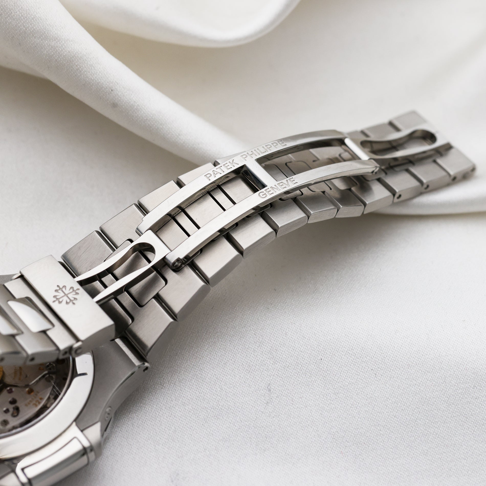 Patek-Philippe-Nautilus-Annual-Calendar-5726-Stainless-Steel-Second-Hand-Watch-Collectors-8