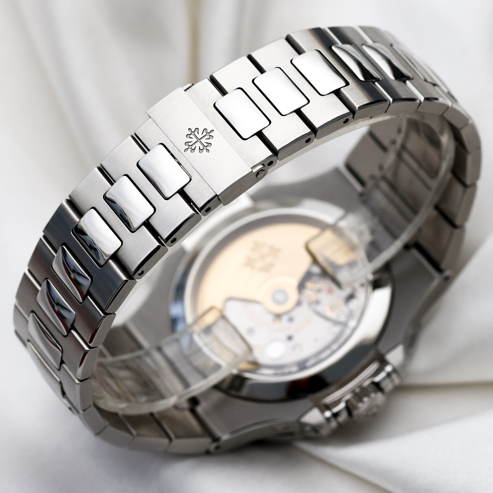 Patek-Philippe-Nautilus-Annual-Calendar-5726-Stainless-Steel-Second-Hand-Watch-Collectors-9