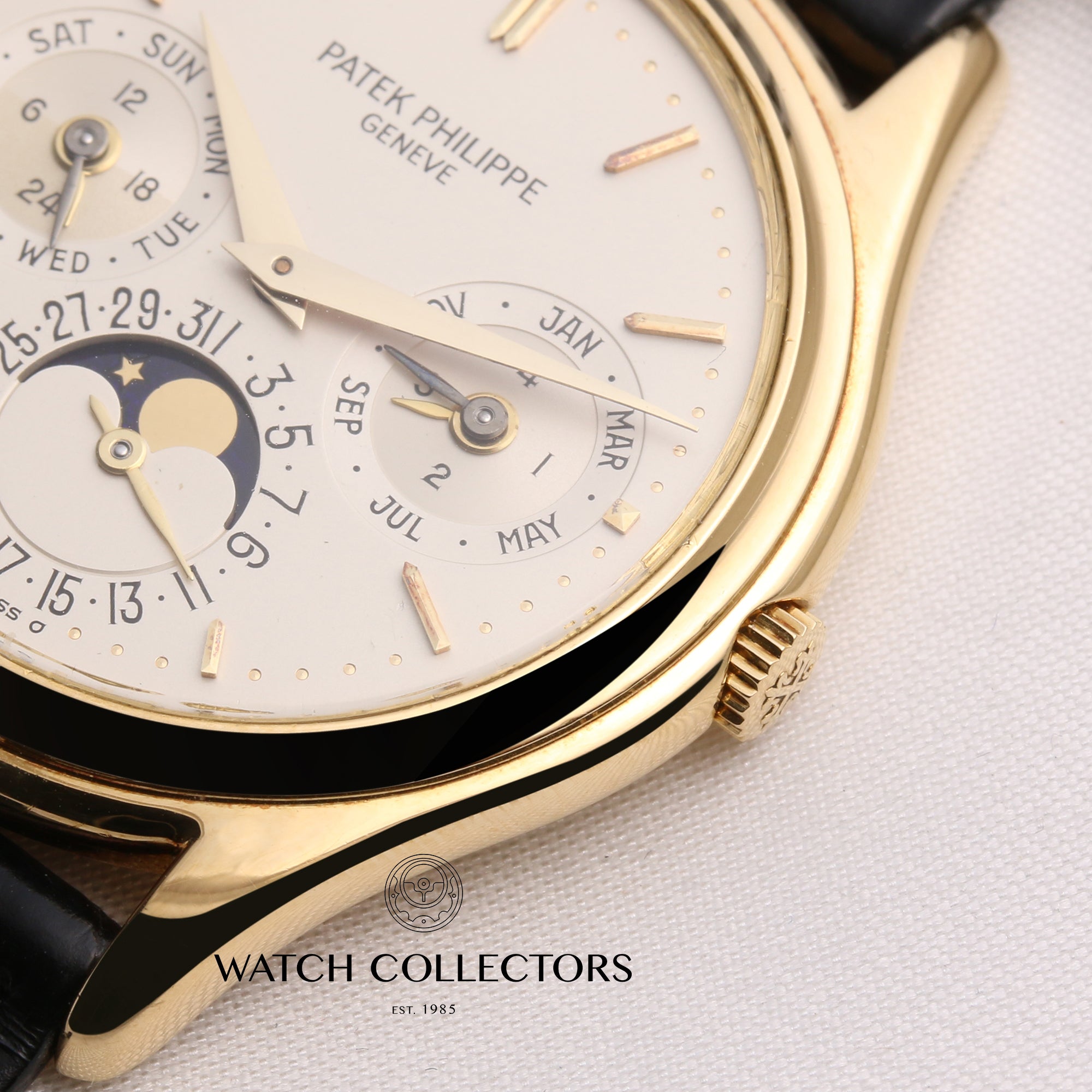 Patek-Philippe-Perpetual-Calendar-3940-18K-Yellow-Gold-Second-Hand-Watch-Collectors-6
