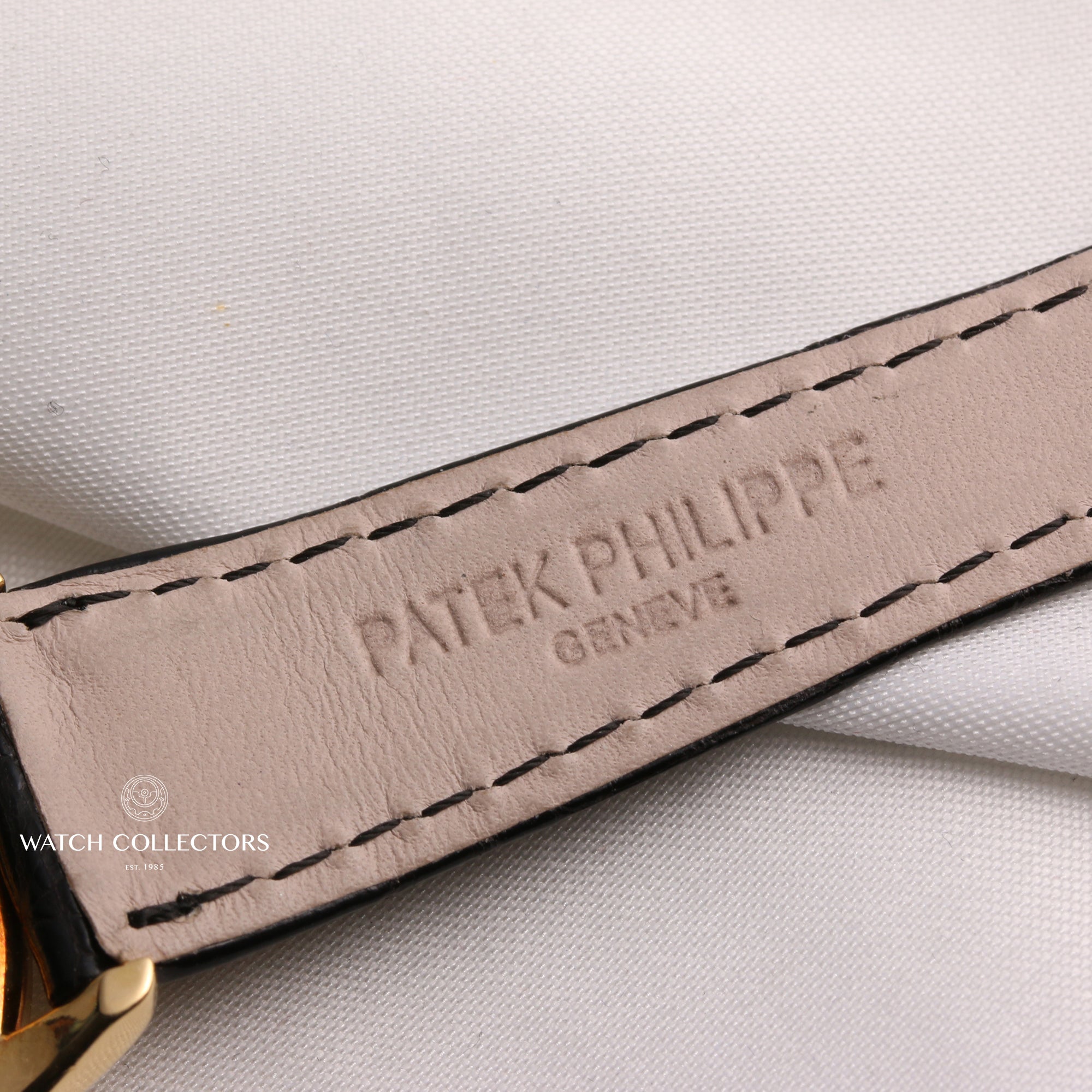 Patek-Philippe-Perpetual-Calendar-3940-18K-Yellow-Gold-Second-Hand-Watch-Collectors-9