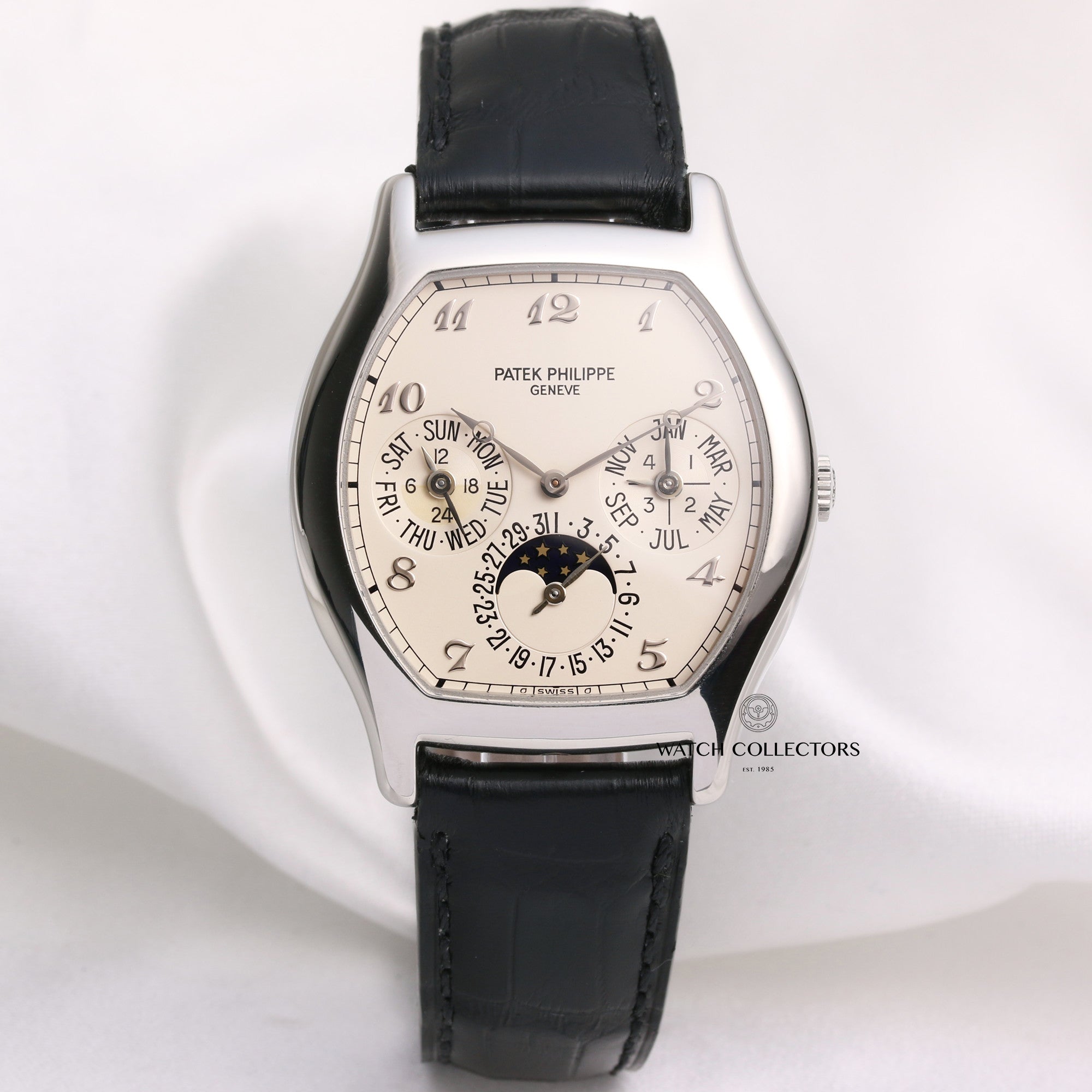 Patek-Philippe-Perpetual-Calendar-5040P-Platinum-Second-Hand-Watch-Collectors-1