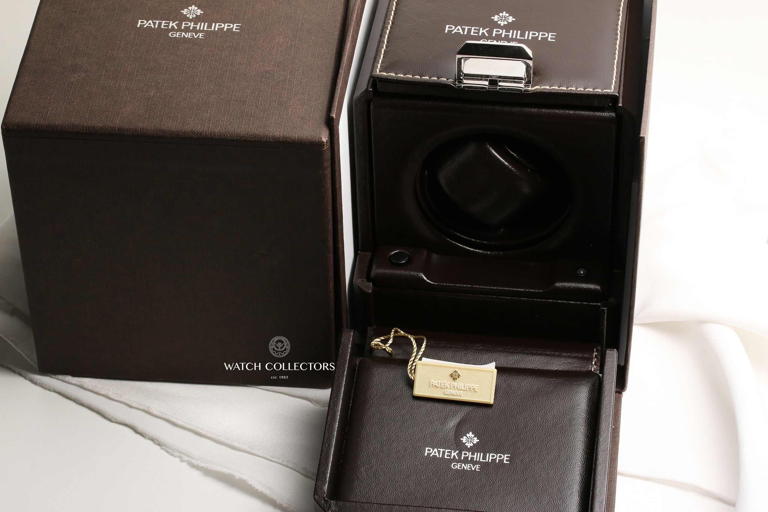 Patek-Philippe-Perpetual-Calendar-5139G-001-18K-White-Gold-Second-Hand-Watch-Collectors-10