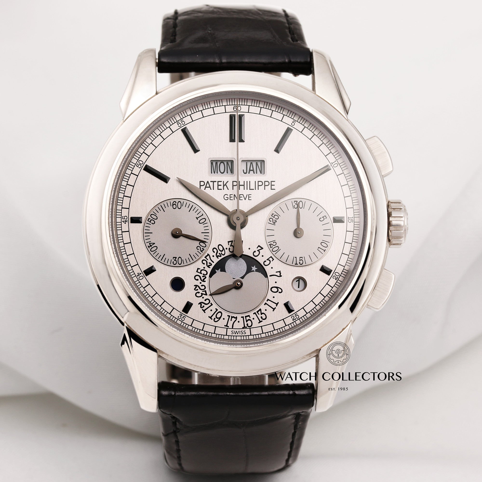 Patek-Philippe-Perpetual-Calendar-5270G-Silver-Dial-18K-White-Gold-Second-Hand-Watch-Collectors-1
