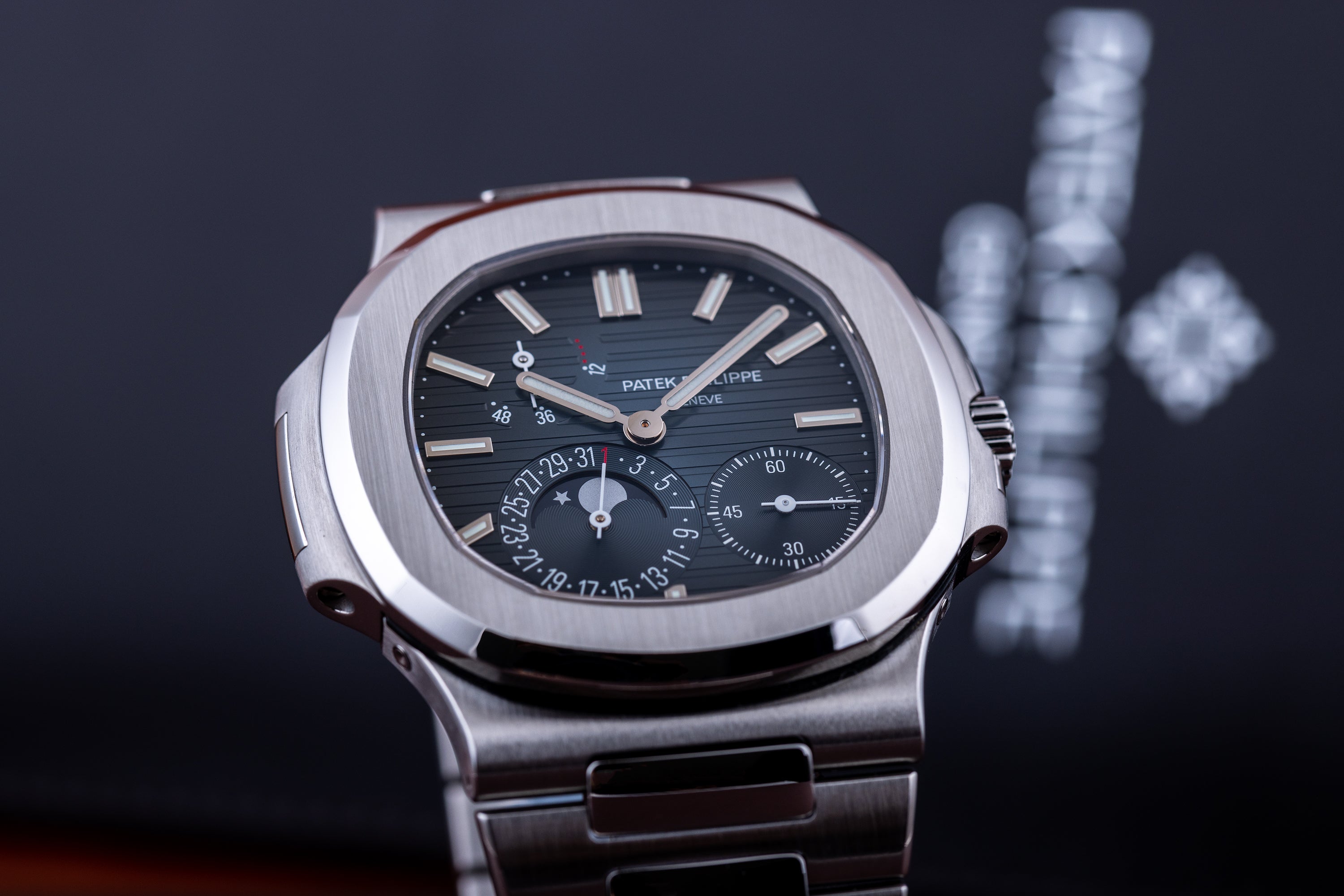 Patek Philippe Nautilus | REF. 5712/1A-001 | Blue Dial | Box & Papers | 2016 | Stainless Steel