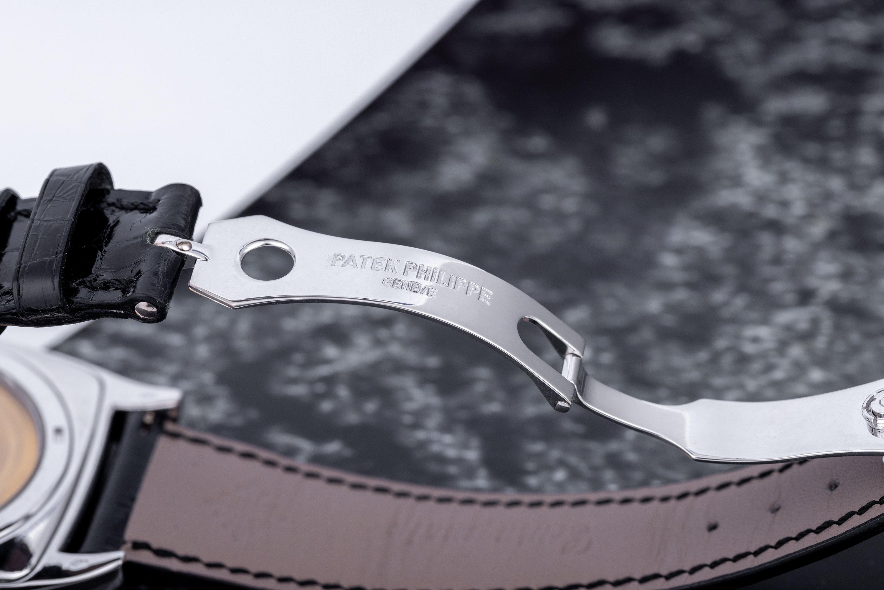 Patek Philippe Gondolo Annual Calendar | REF. 5135G | 18k White Gold | 2006 | Extract From Archives