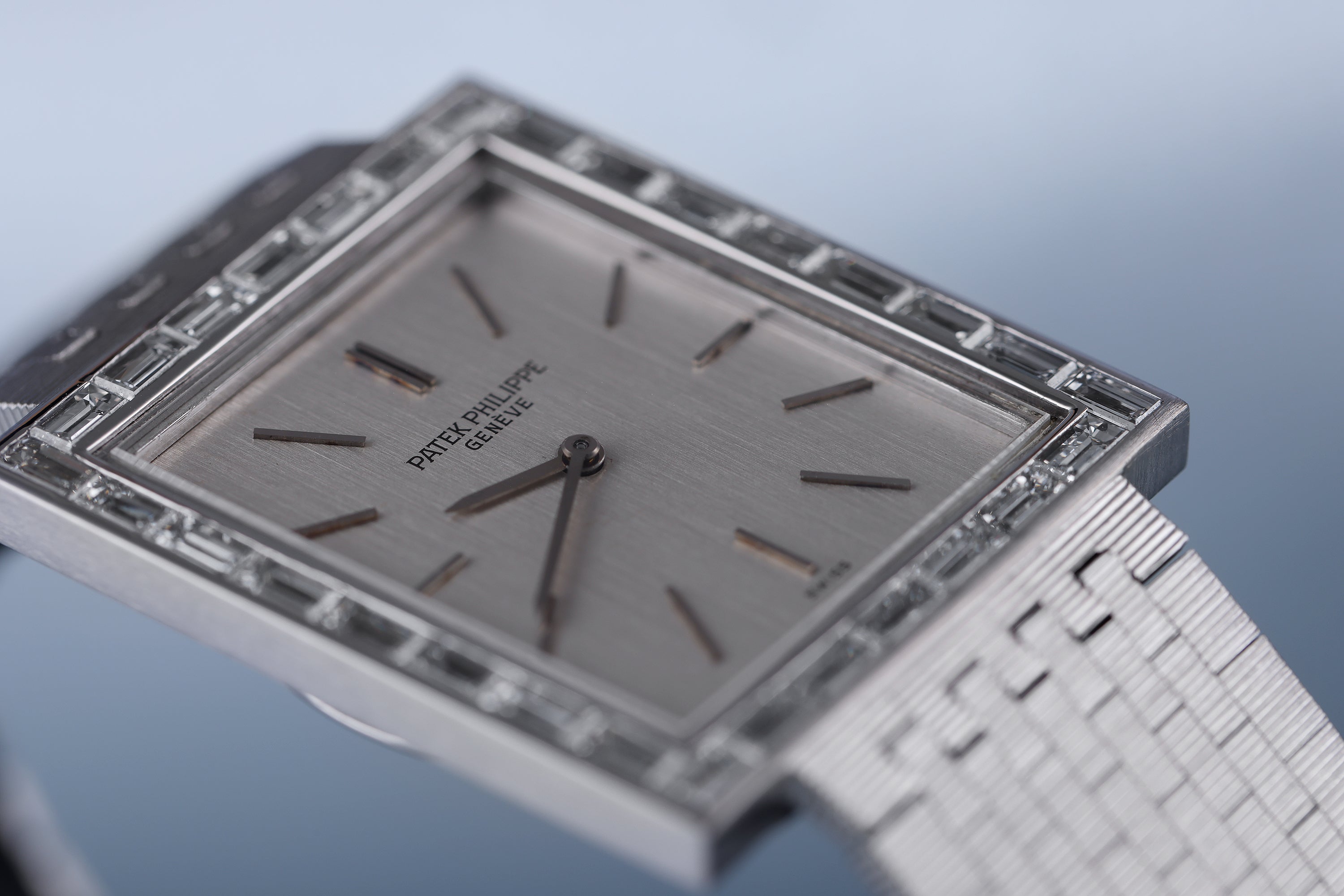 Patek Philippe Vintage Watch | REF. 3540-2 | 18k White Gold | 25.7MM | Diamond Bezel