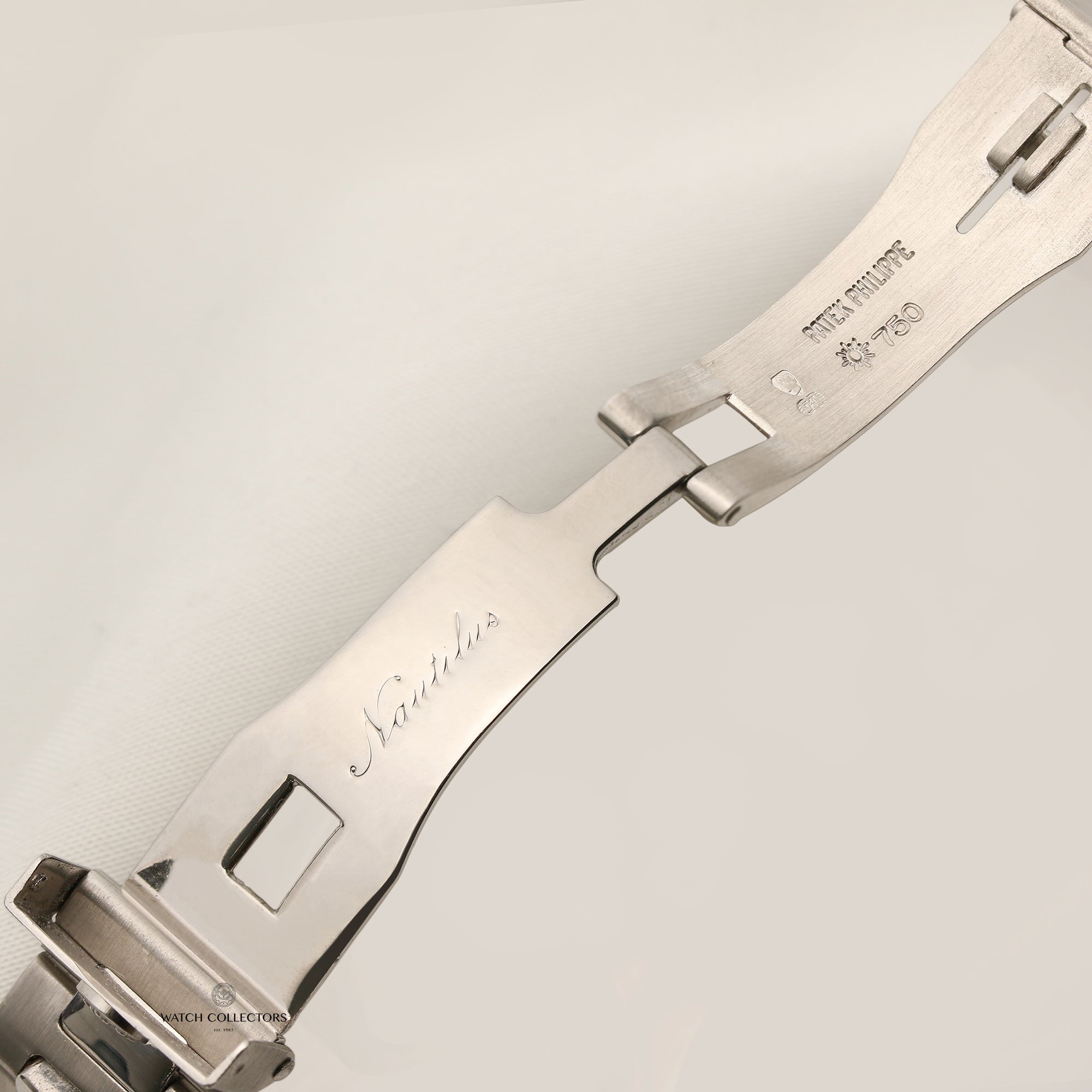 Rare Patek Philippe Nautilus 3800_105G-001 Diamond & Emerald 18K White Gold Second Hand Watch Collectors 10