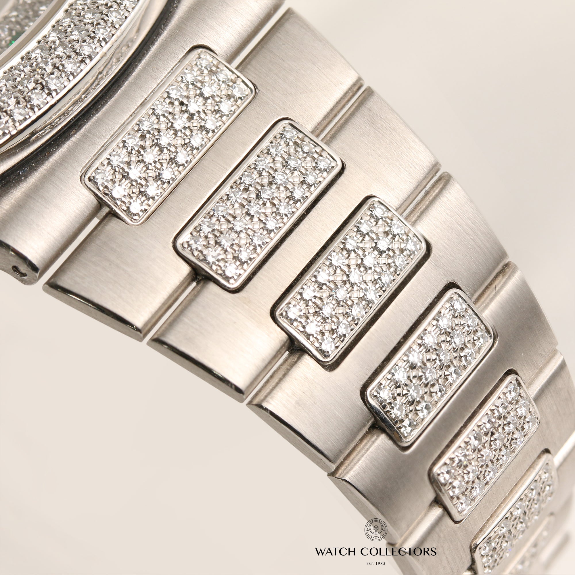 Rare Patek Philippe Nautilus 3800_105G-001 Diamond & Emerald 18K White Gold Second Hand Watch Collectors 8
