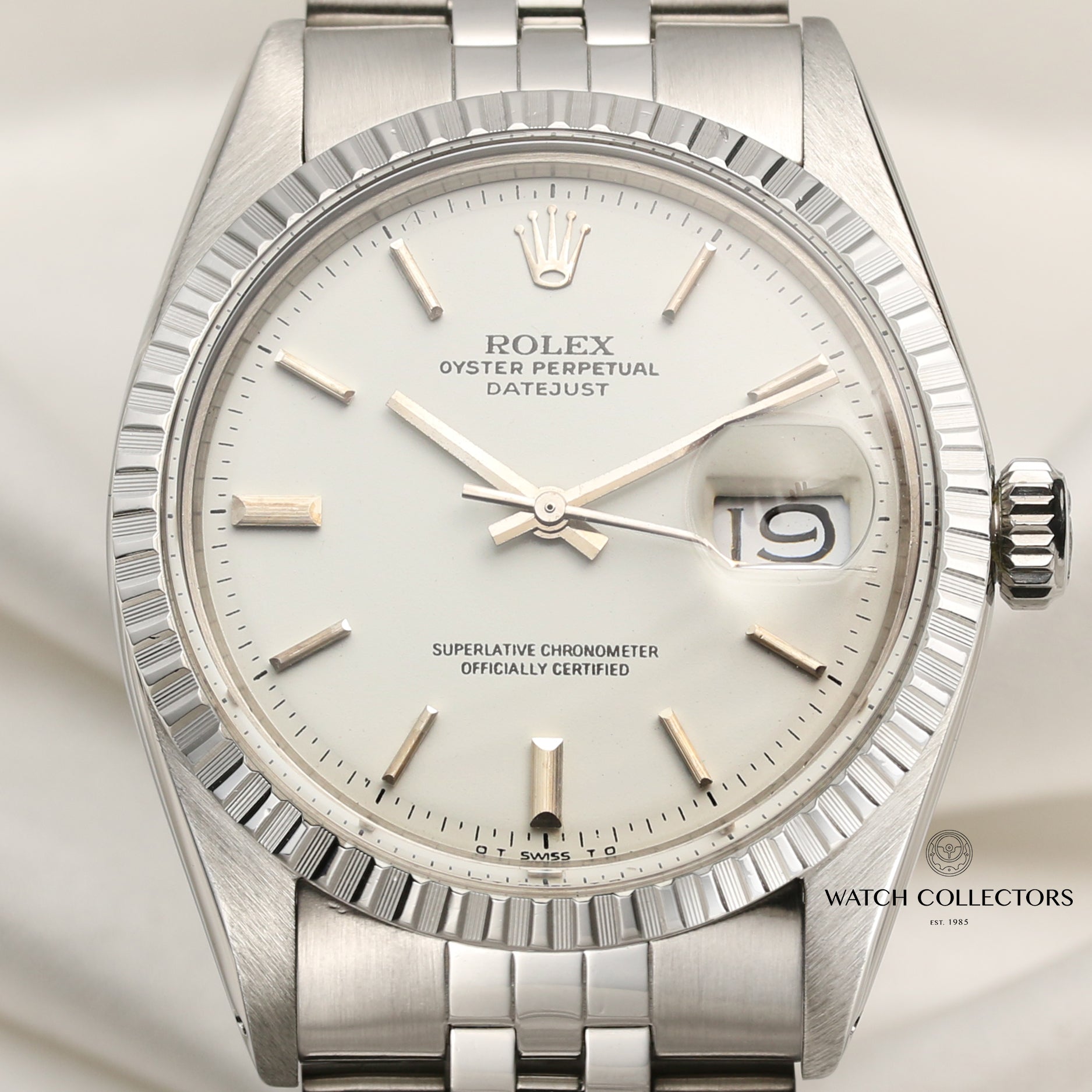 Rolex DateJust Engine Turned Bezel Stainless Steel Second Hand Watch Collectors 2