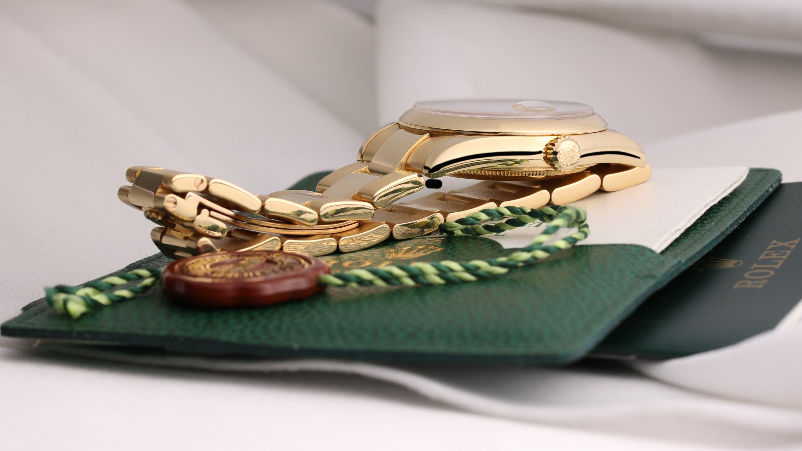 Rolex Day-Date 118208 18K Yellow Gold Champagne Dial Second Hand Watch Collectors 10