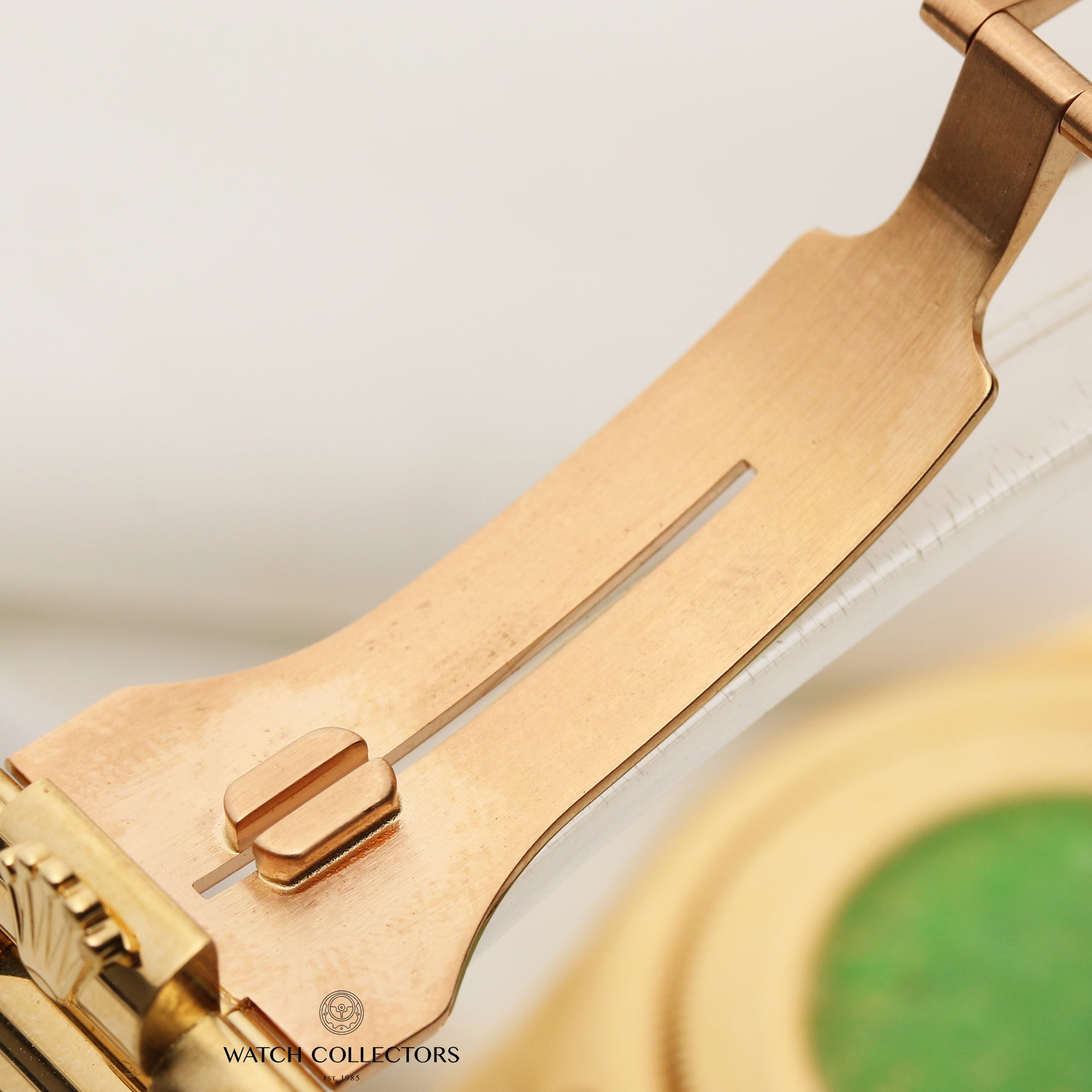 Rolex Day-Date 118348 Lapis Lazuli Diamond 18K Yellow Gold Second Hand Watch Collectors 4