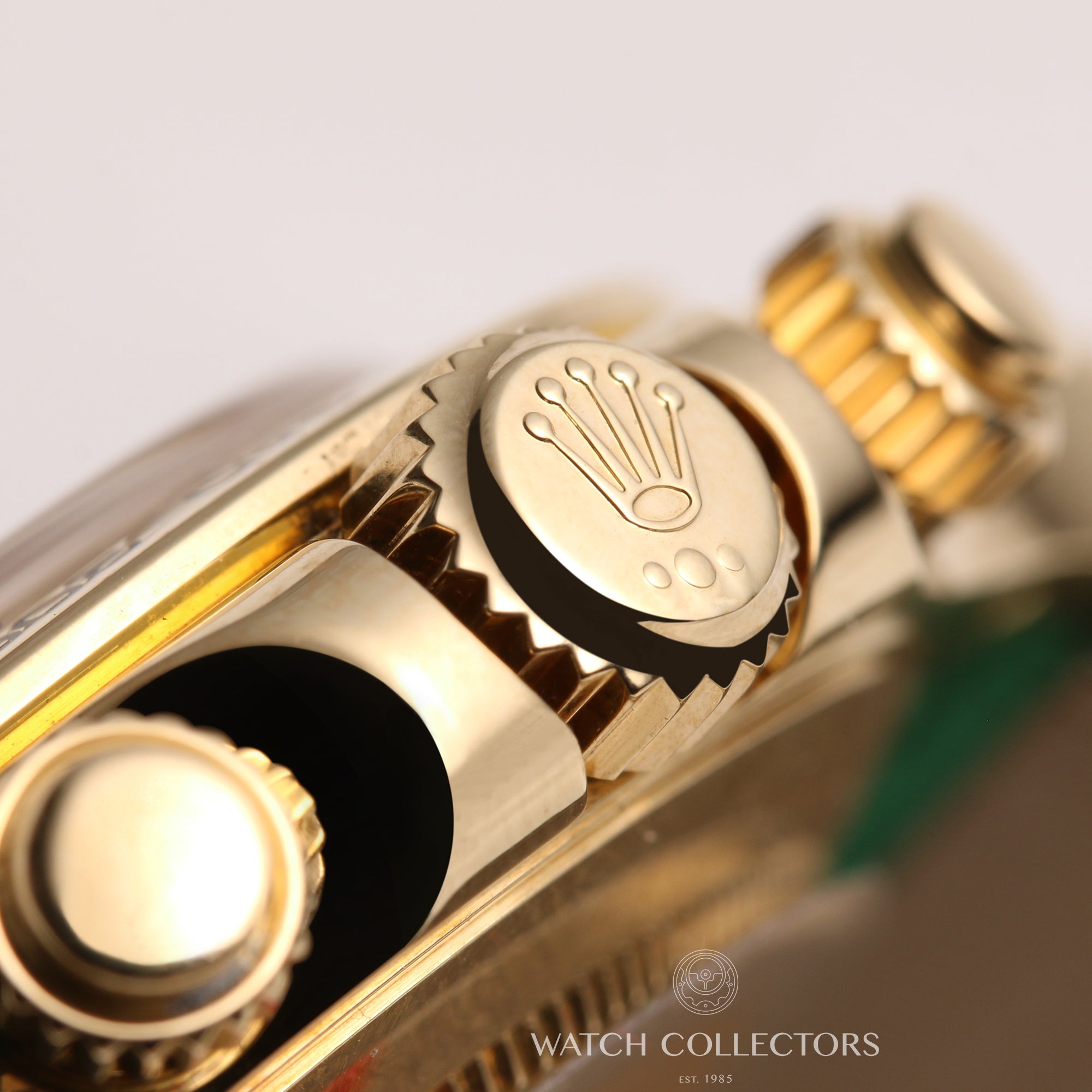 Rolex-Daytona-116518-18K-Yellow-Gold-Champagne-Diamond-Dial-Second-Hand-Watch-Collectors-6