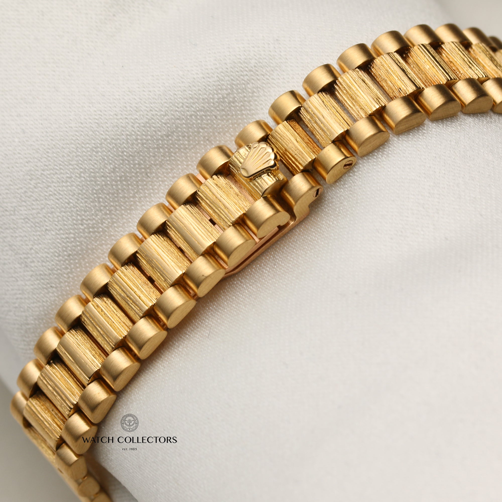 Rolex Lady DateJust Bark Diamond 18K Yellow Gold Second Hand Watch Collectors 9
