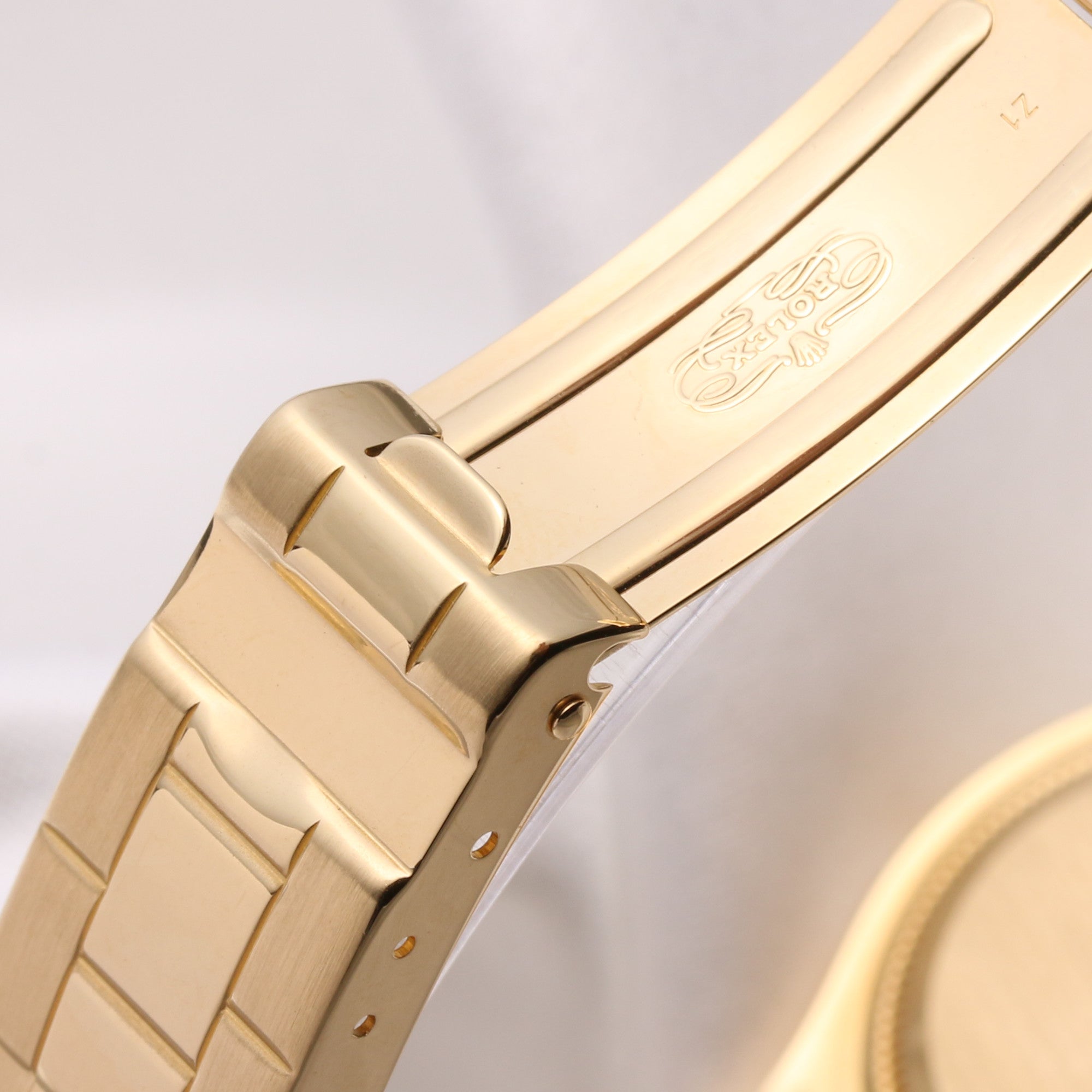 Rolex Lady Yacht-Master 69628 18K Yellow Gold Second Hand Watch Collectors 6