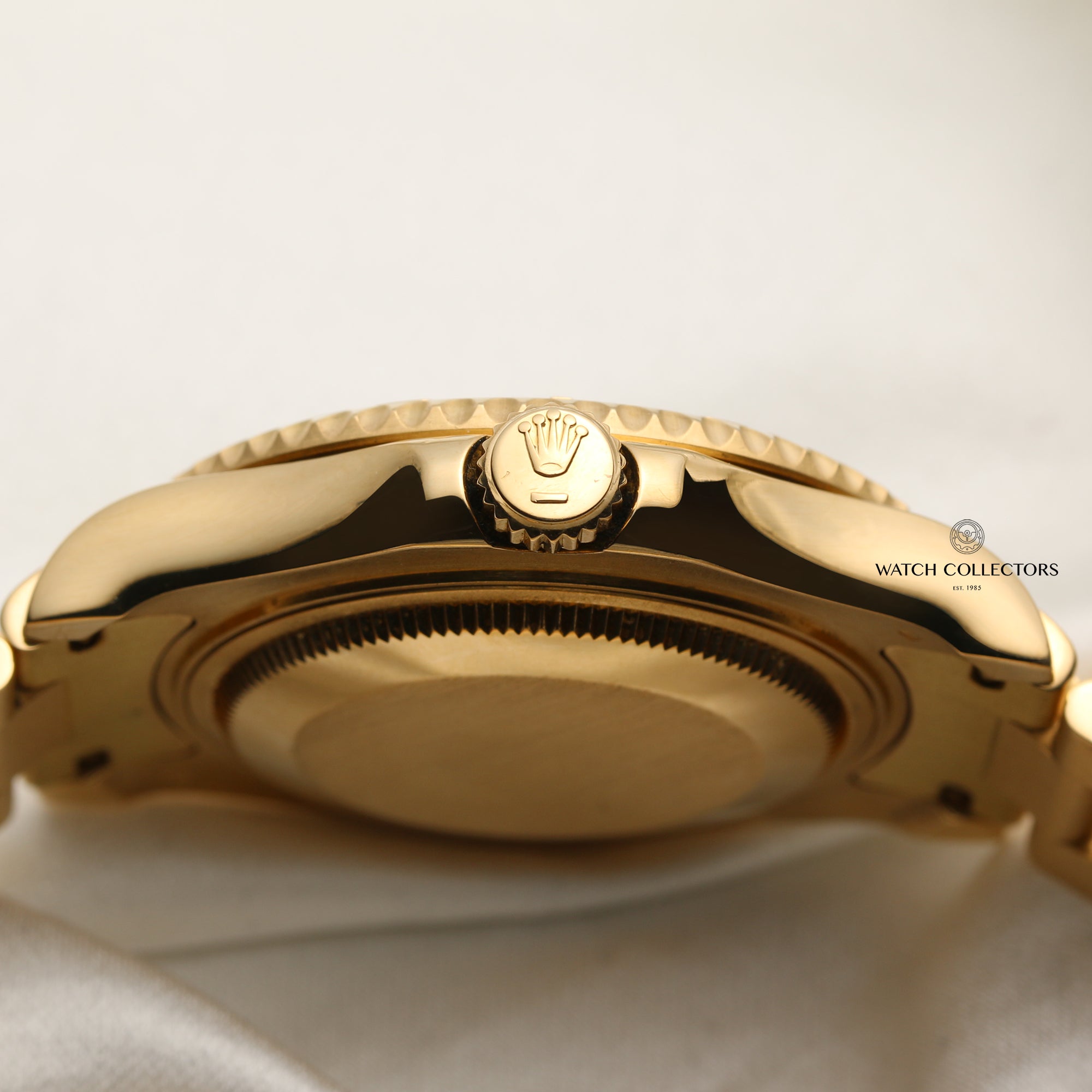 Rolex Mid-Size Yacht-Master MOP Diamond Sapphire Dial 18K Yellow Gold Second Hand Watch Collectors 6
