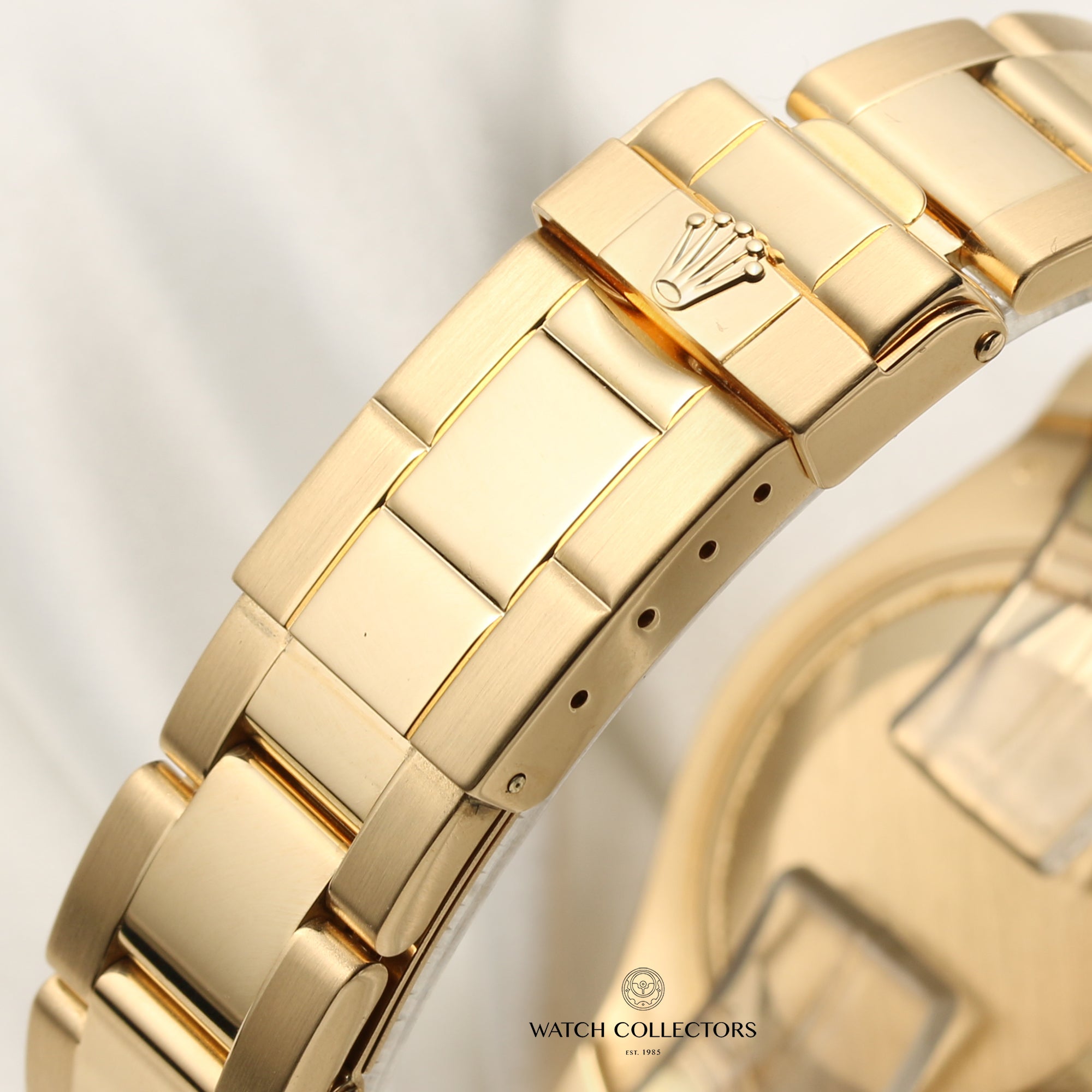 Rolex Mid-Size Yacht-Master MOP Diamond Sapphire Dial 18K Yellow Gold Second Hand Watch Collectors 9