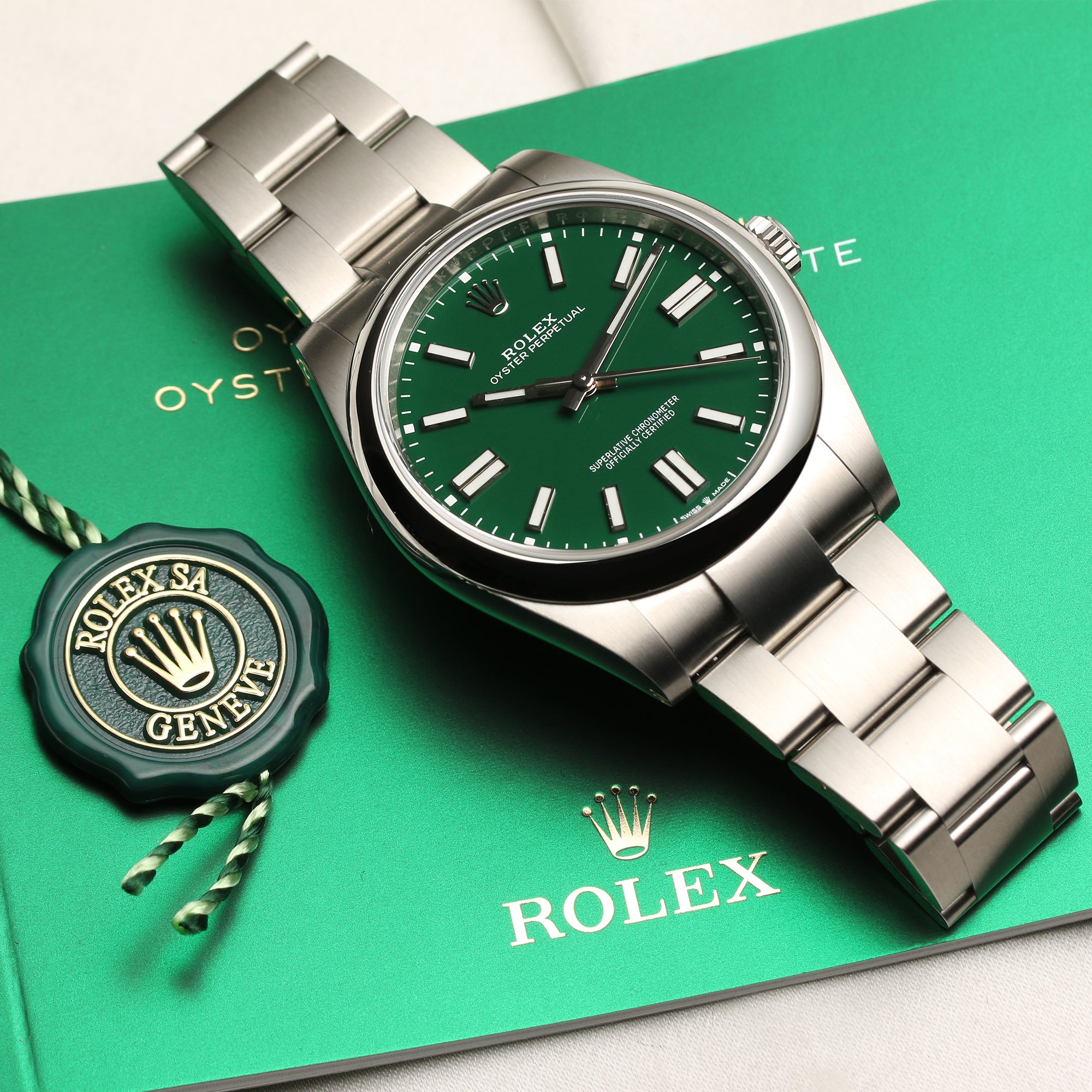 Unworn Rolex Oyster Perpetual 124300 Green Stainless Steel Second Hand Watch Collectors 5