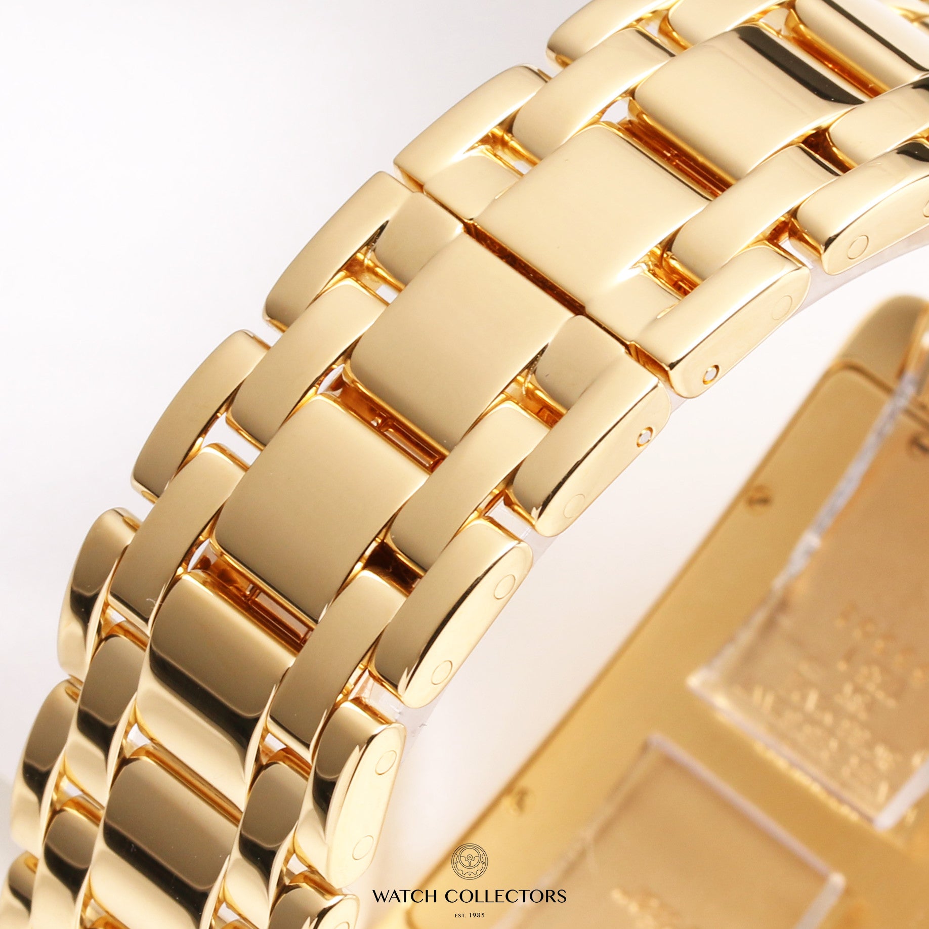 cartier_tank_americaine_1735_1_18k_yellow_gold_second_hand_watch_collectors_6