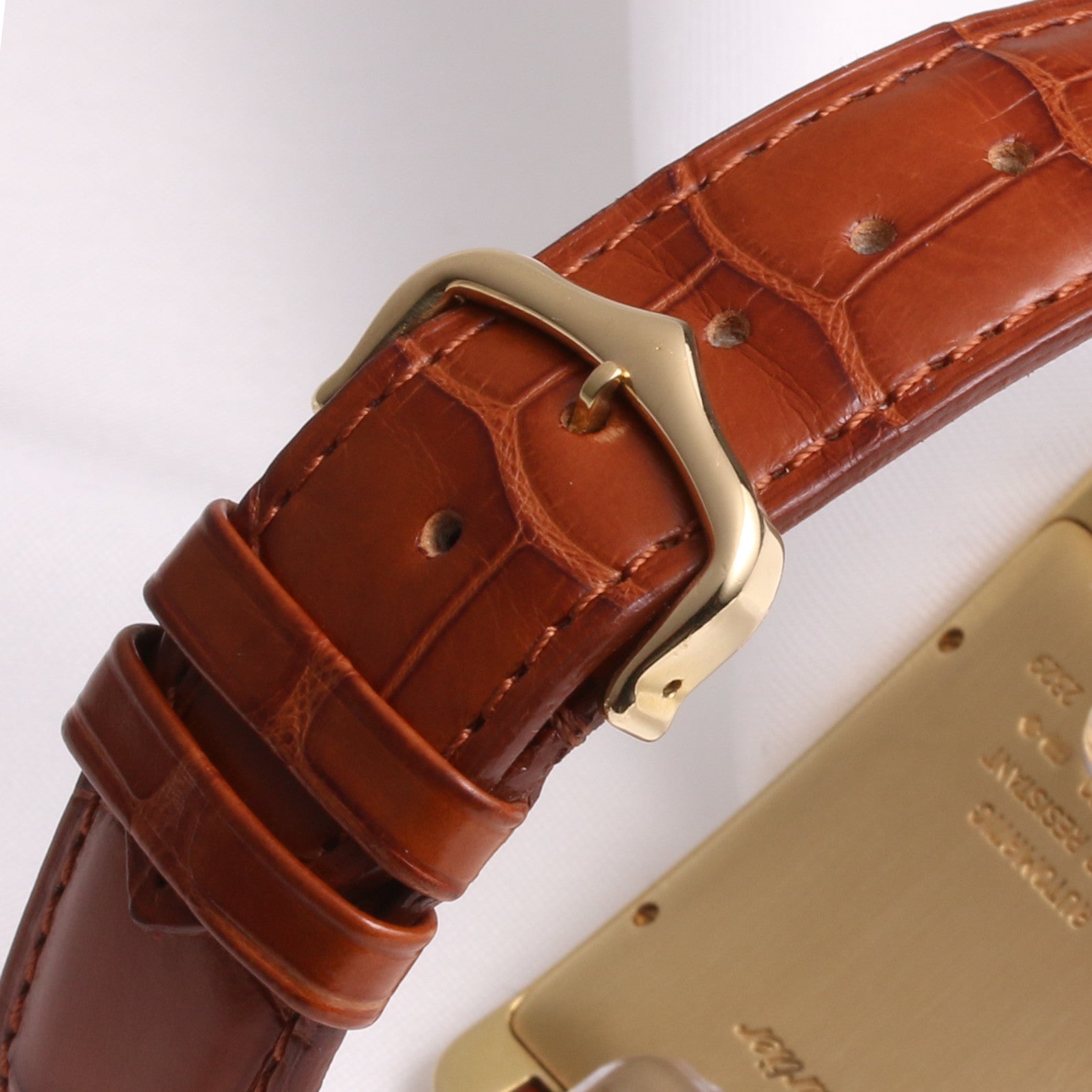 cartier_tank_americaine_18k_yellow_gold_second_hand_watch_collectors_6_.jpg