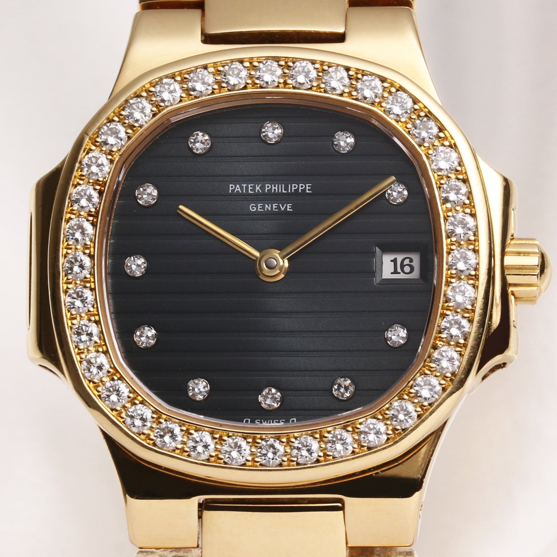 patek_philippe_lady_nautilus_4700_2j_18k_diamond_second_hand_watch_collectors 2