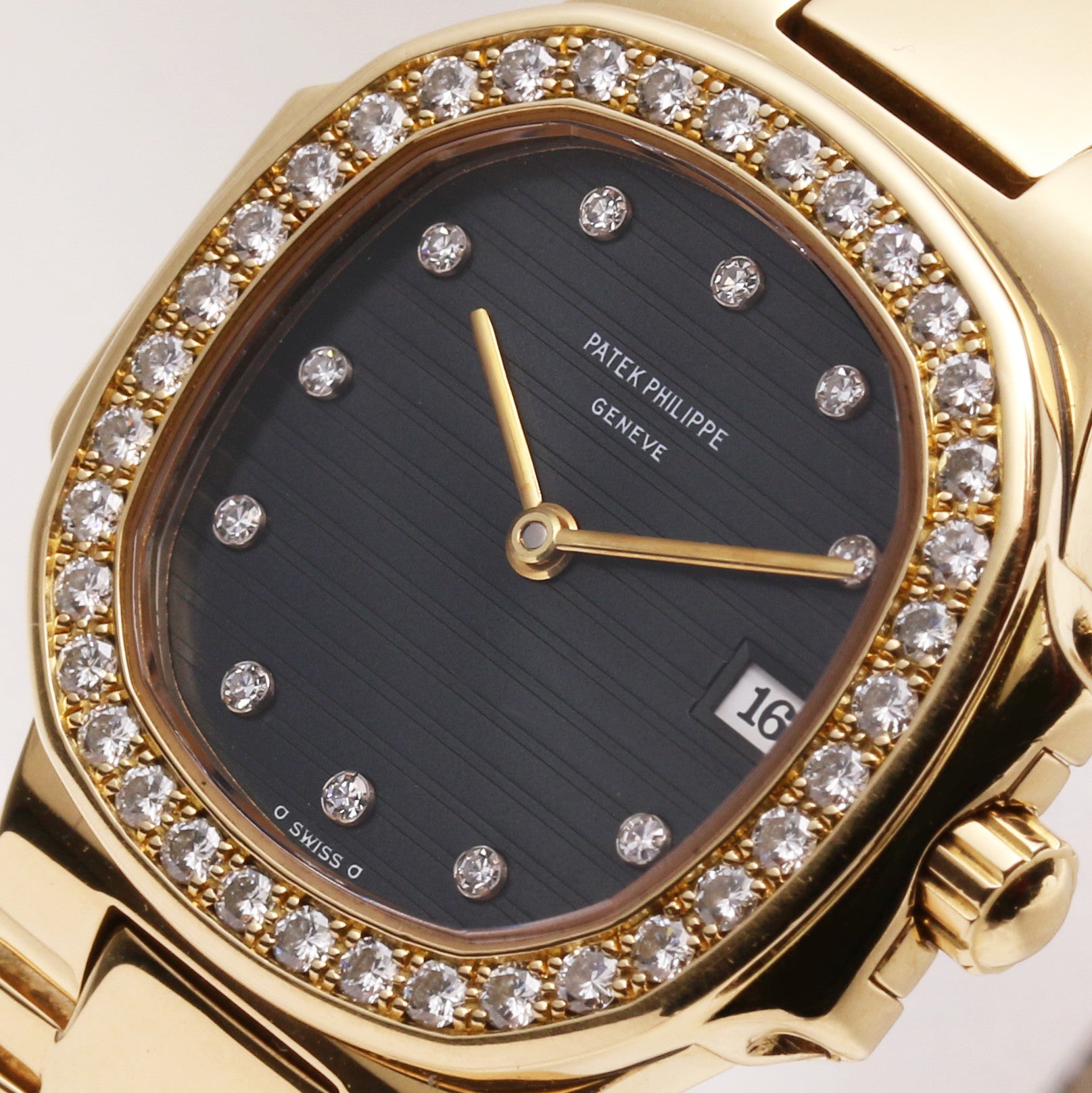 patek_philippe_lady_nautilus_4700_2j_18k_diamond_second_hand_watch_collectors 4