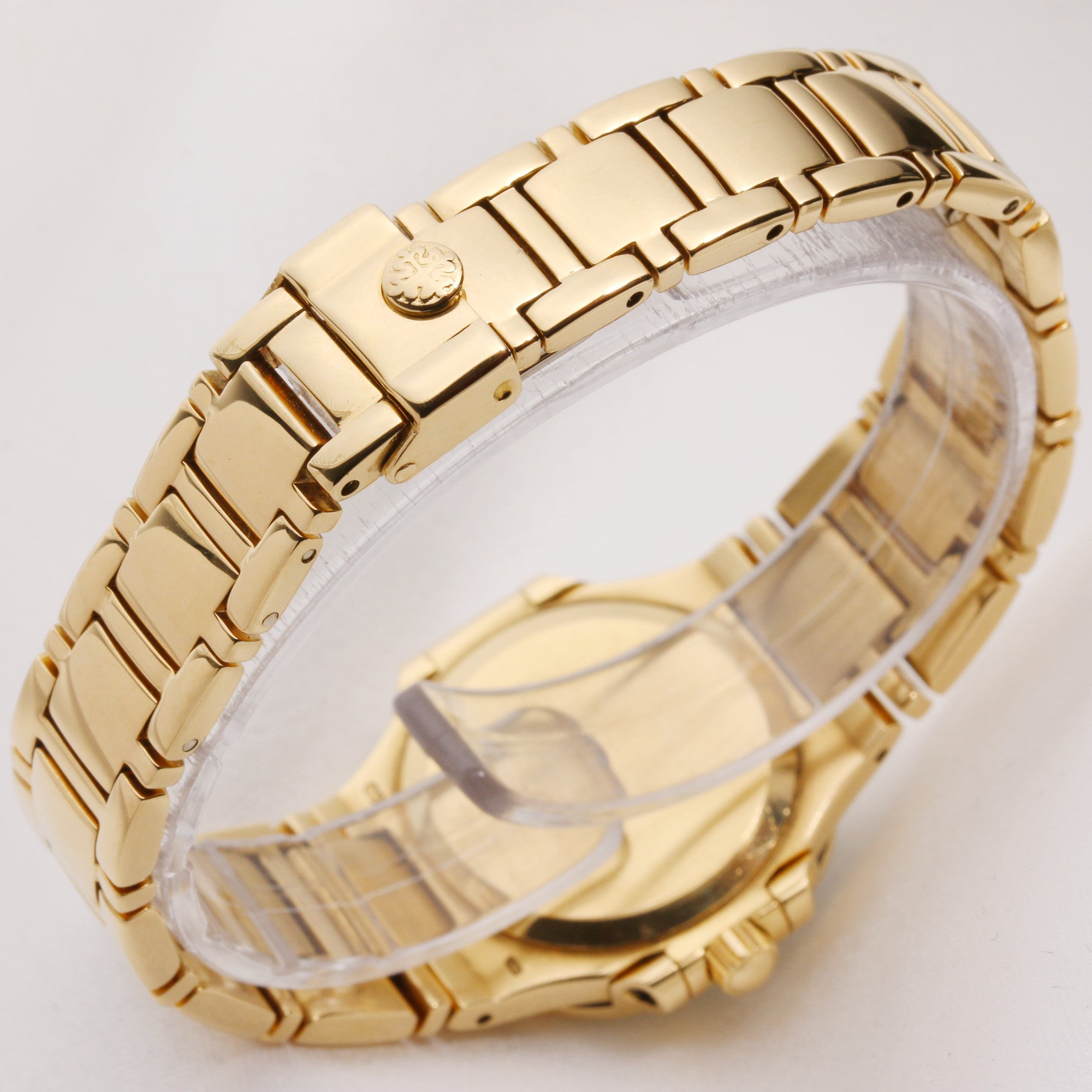 patek_philippe_lady_nautilus_4700_2j_18k_diamond_second_hand_watch_collectors 5