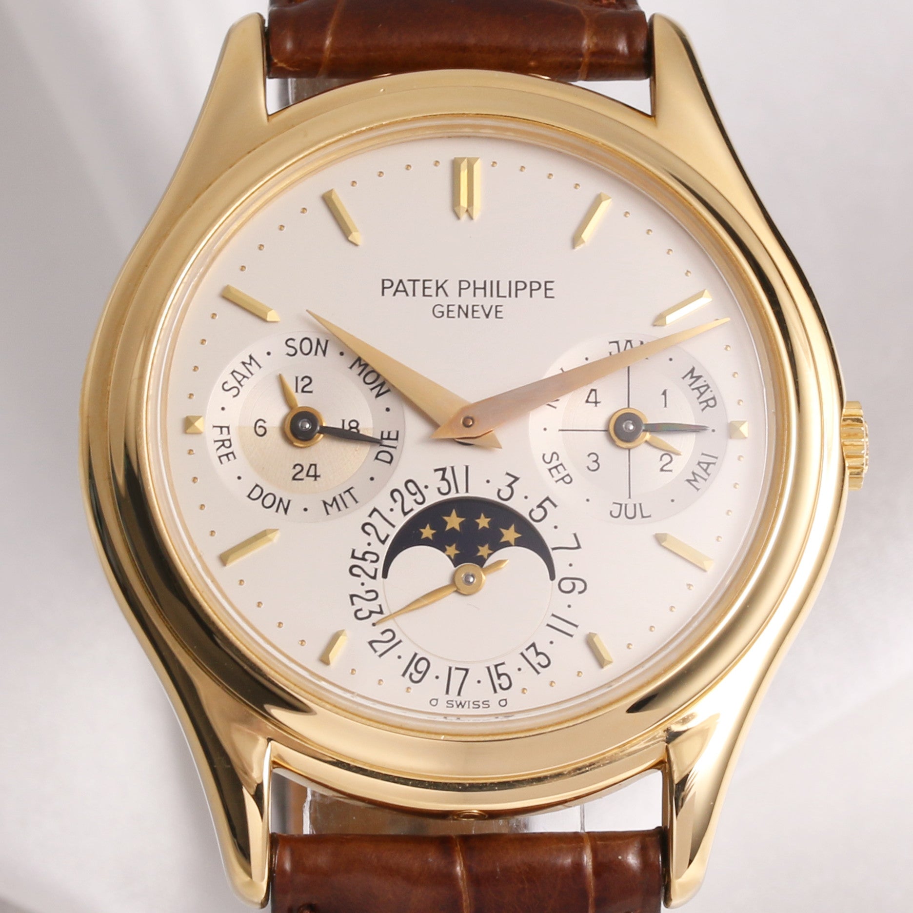 patek_philippe_perpetual_calendar_3940_18k_yellow_gold_second_hand_watch_collectors_2.jpg
