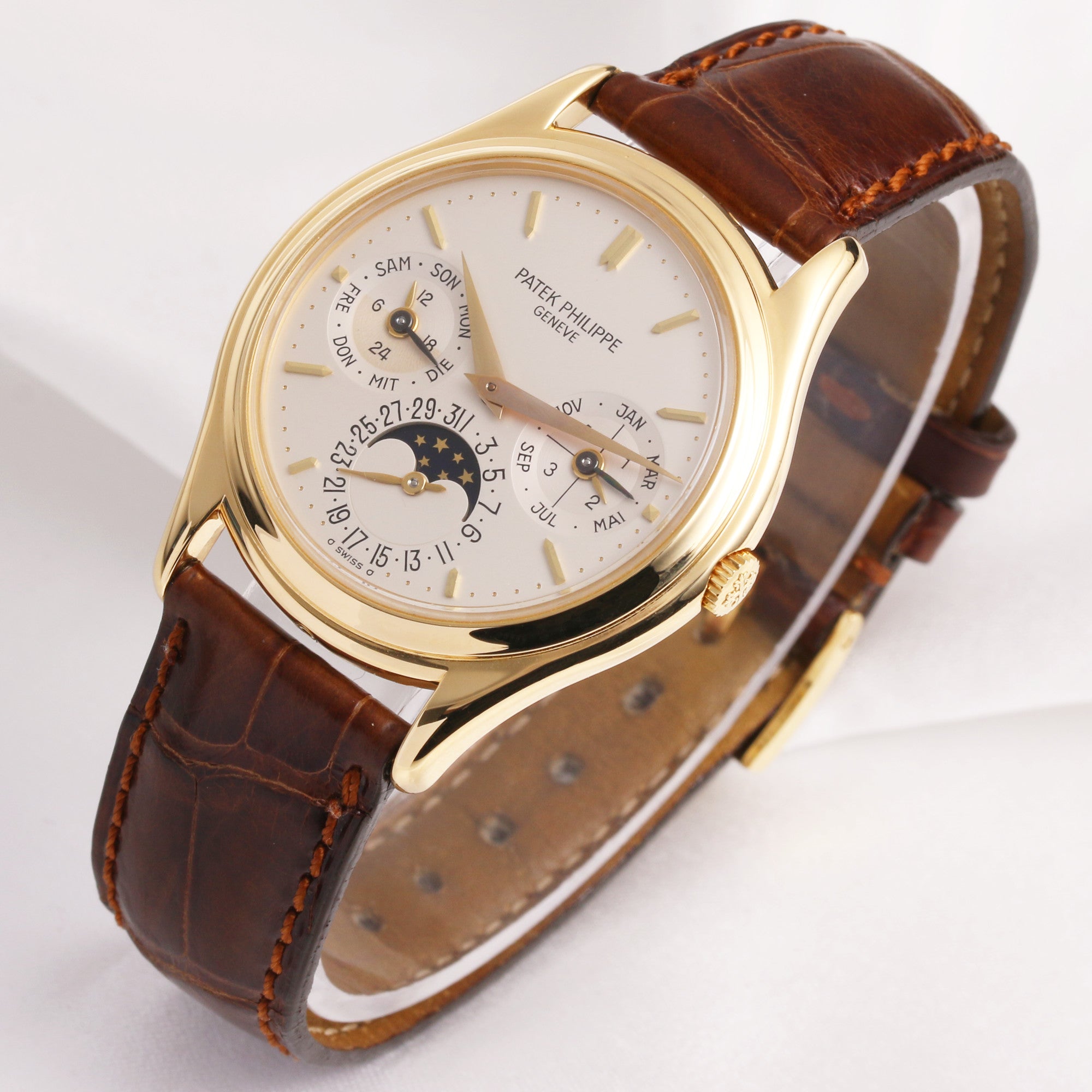 patek_philippe_perpetual_calendar_3940_18k_yellow_gold_second_hand_watch_collectors_3.jpg