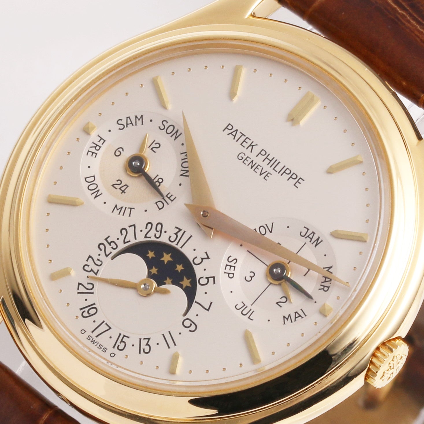 patek_philippe_perpetual_calendar_3940_18k_yellow_gold_second_hand_watch_collectors_4.jpg