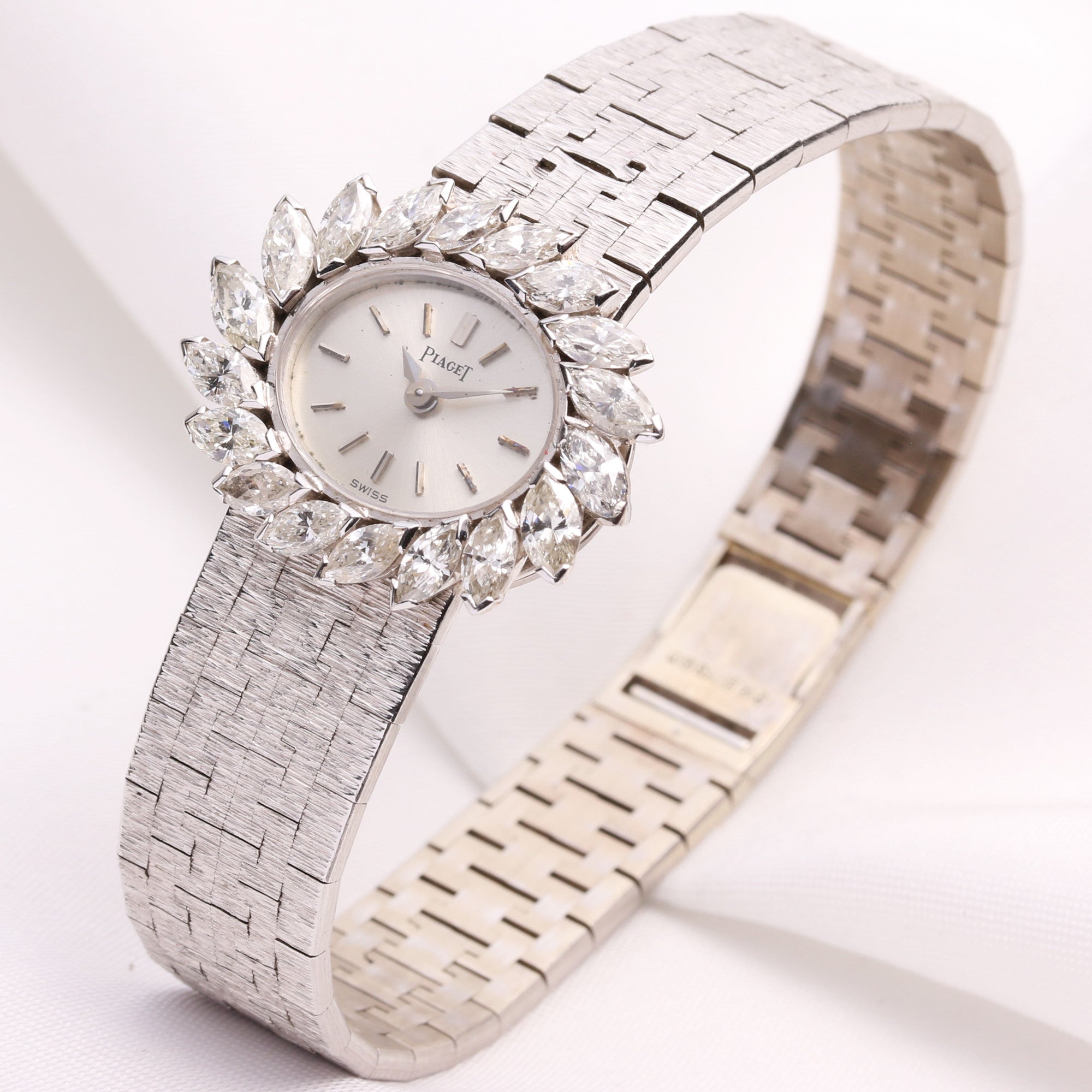 piaget_18k_white_gold_diamond_bezel_3762a6_second_hand_watch_collectors_3.jpg