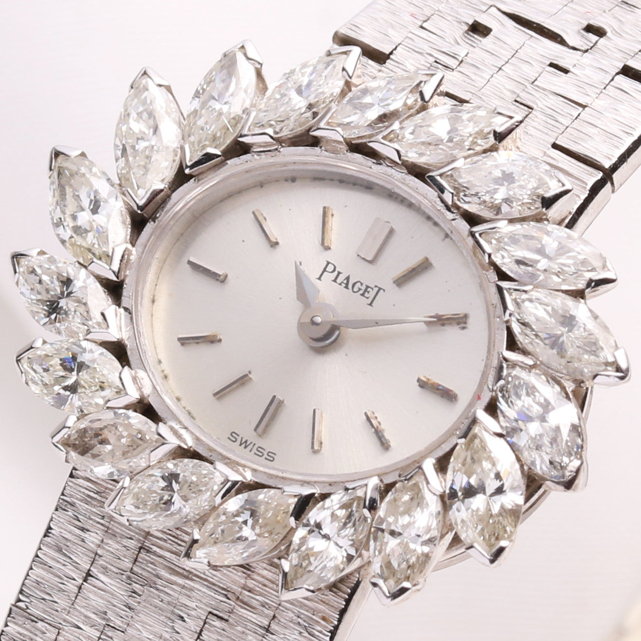 piaget_18k_white_gold_diamond_bezel_3762a6_second_hand_watch_collectors_4.jpg