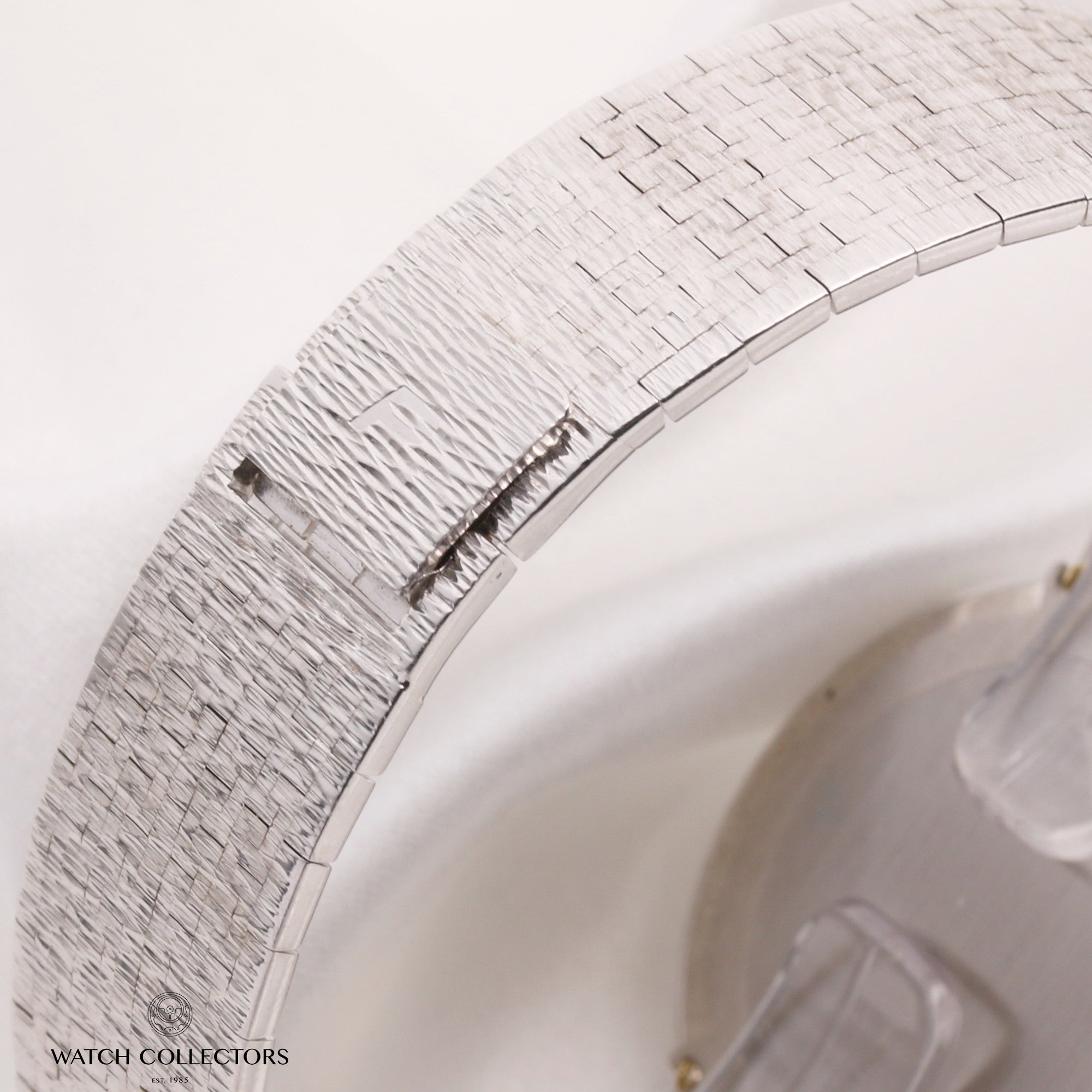 piaget_18k_white_gold_pave_dial_diamond_bezel_12336a6_second_hand_watch_collectors_6