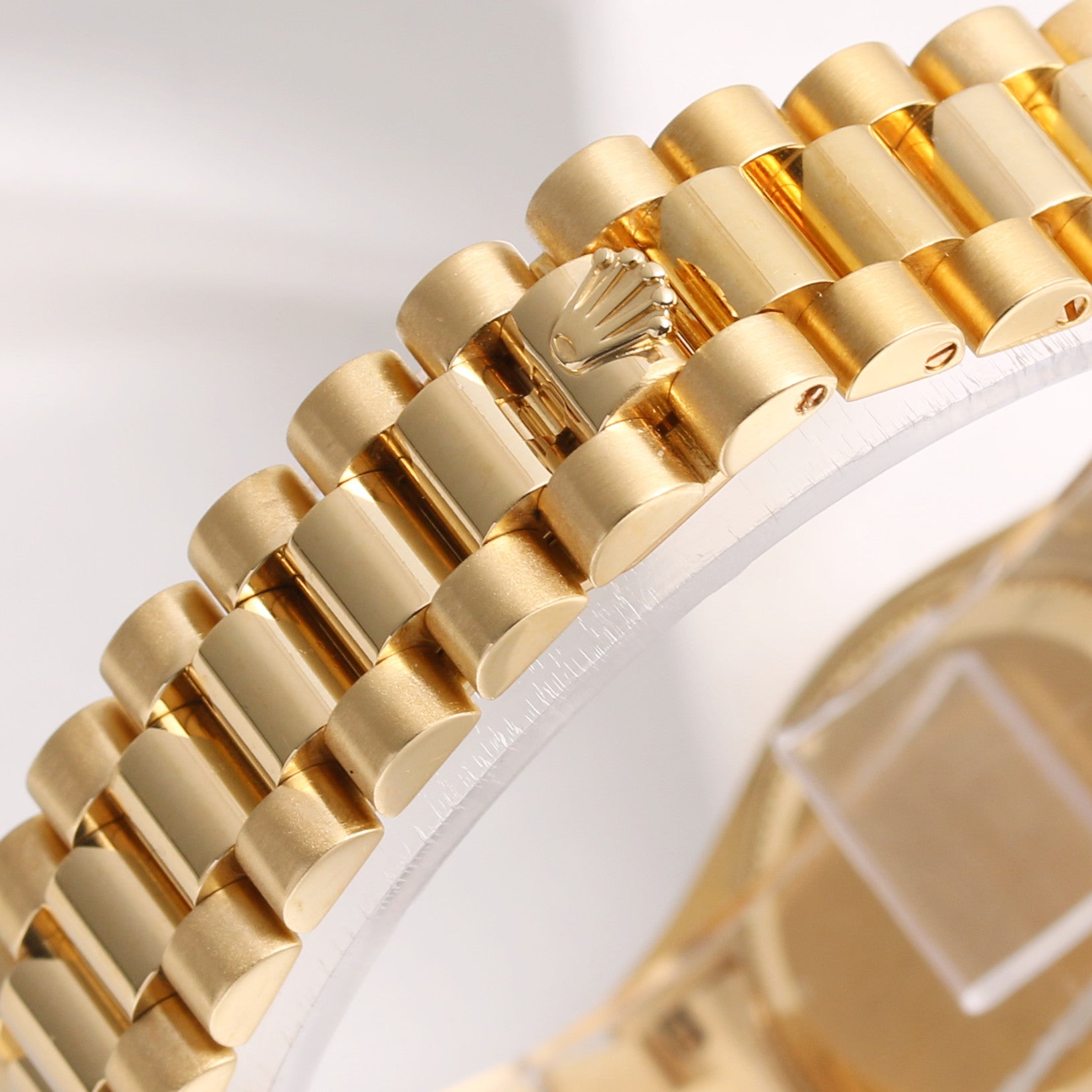 rolex_lady_datejust_179138_18k_yellow_gold_diamond_mop_dial_bezel_second_hand_watch_collectors_6.jpg