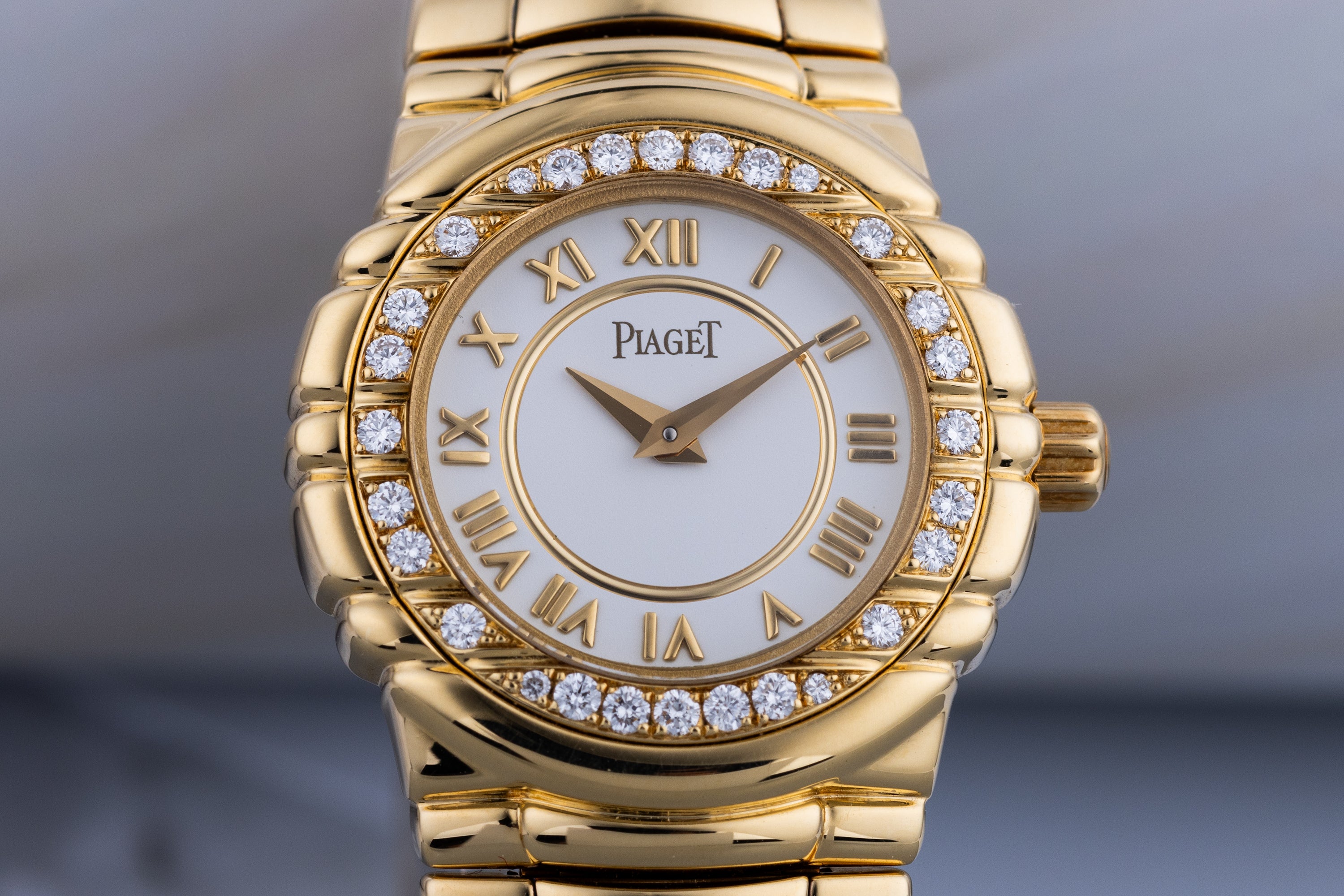 Piaget Tanagra | REF. 16033 M 401 D | Diamond Bezel | 18k Yellow Gold | 25mm | Quartz