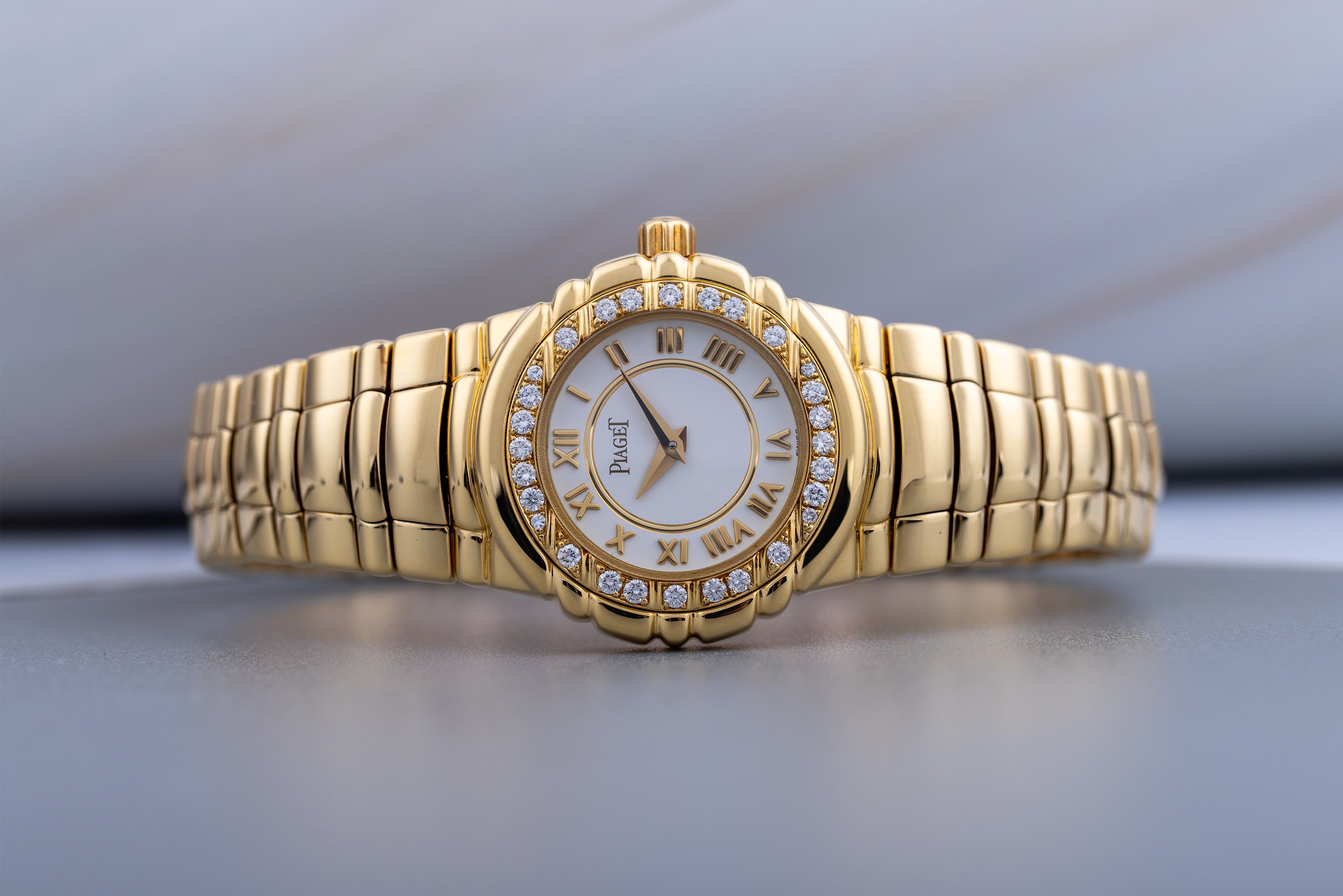 Piaget Tanagra | REF. 16033 M 401 D | Diamond Bezel | 18k Yellow Gold | 25mm | Quartz