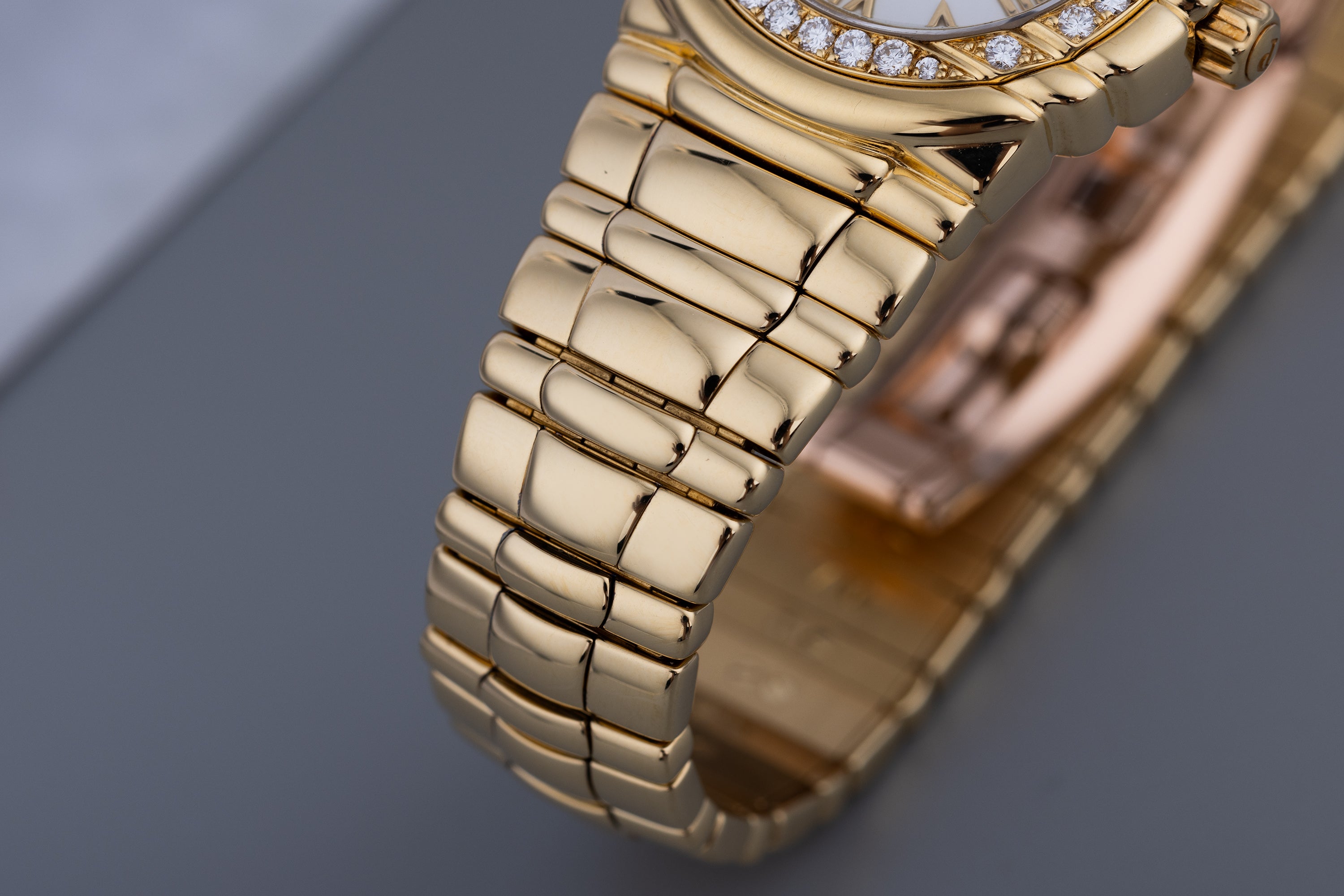 Piaget Tanagra | REF. 16033 M 401 D | Diamond Bezel | 18k Yellow Gold | 25mm | Quartz