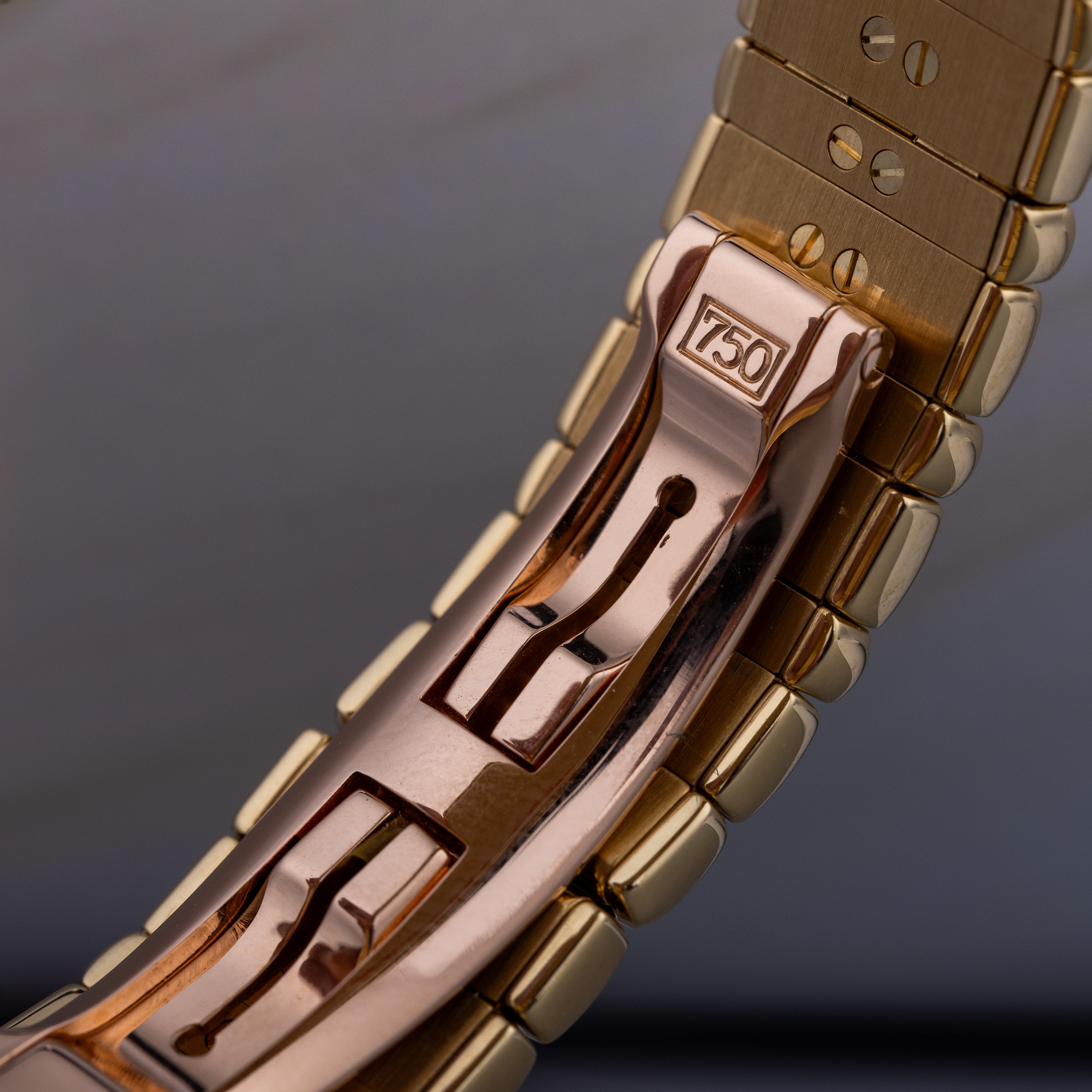 Piaget Tanagra | REF. 16033 M 401 D | Diamond Bezel | 18k Yellow Gold | 25mm | Quartz
