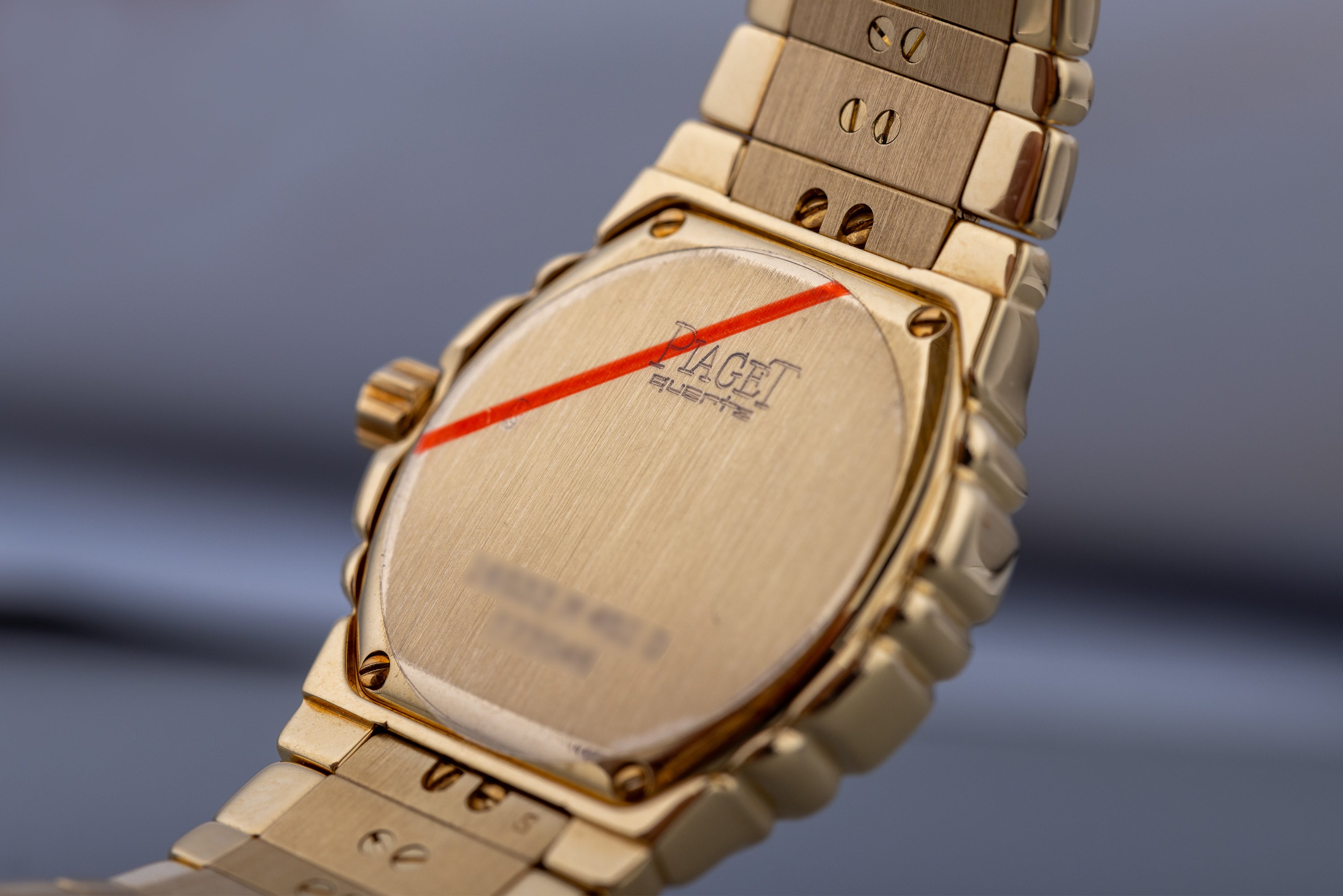 Piaget Tanagra | REF. 16033 M 401 D | Diamond Bezel | 18k Yellow Gold | 25mm | Quartz