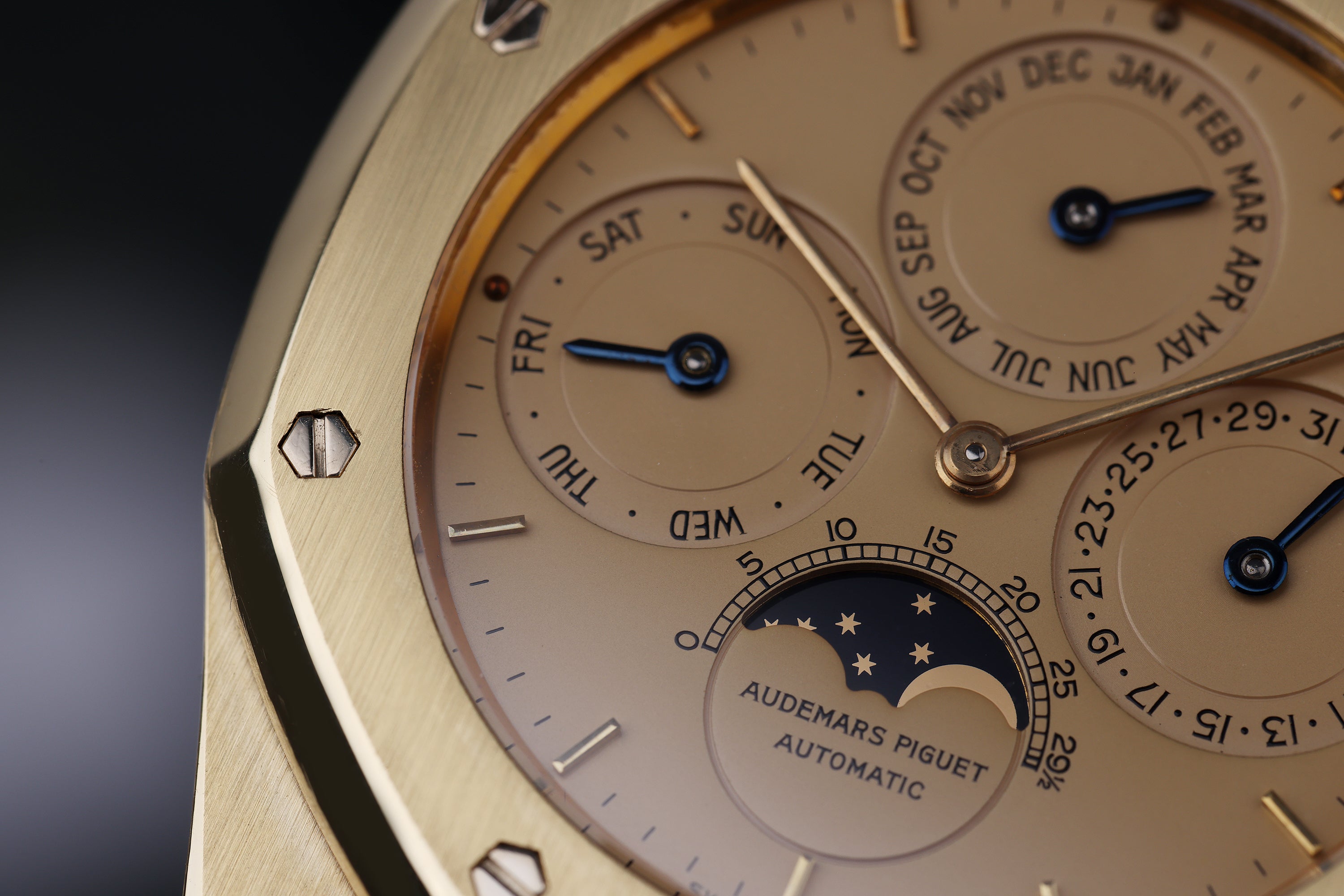 Rare Audemars Piguet Royal Oak Quantième Perpétuel | REF. 25686BA/O/0944BA/01 | 18k Yellow Gold | 39mm | Box & Papers
