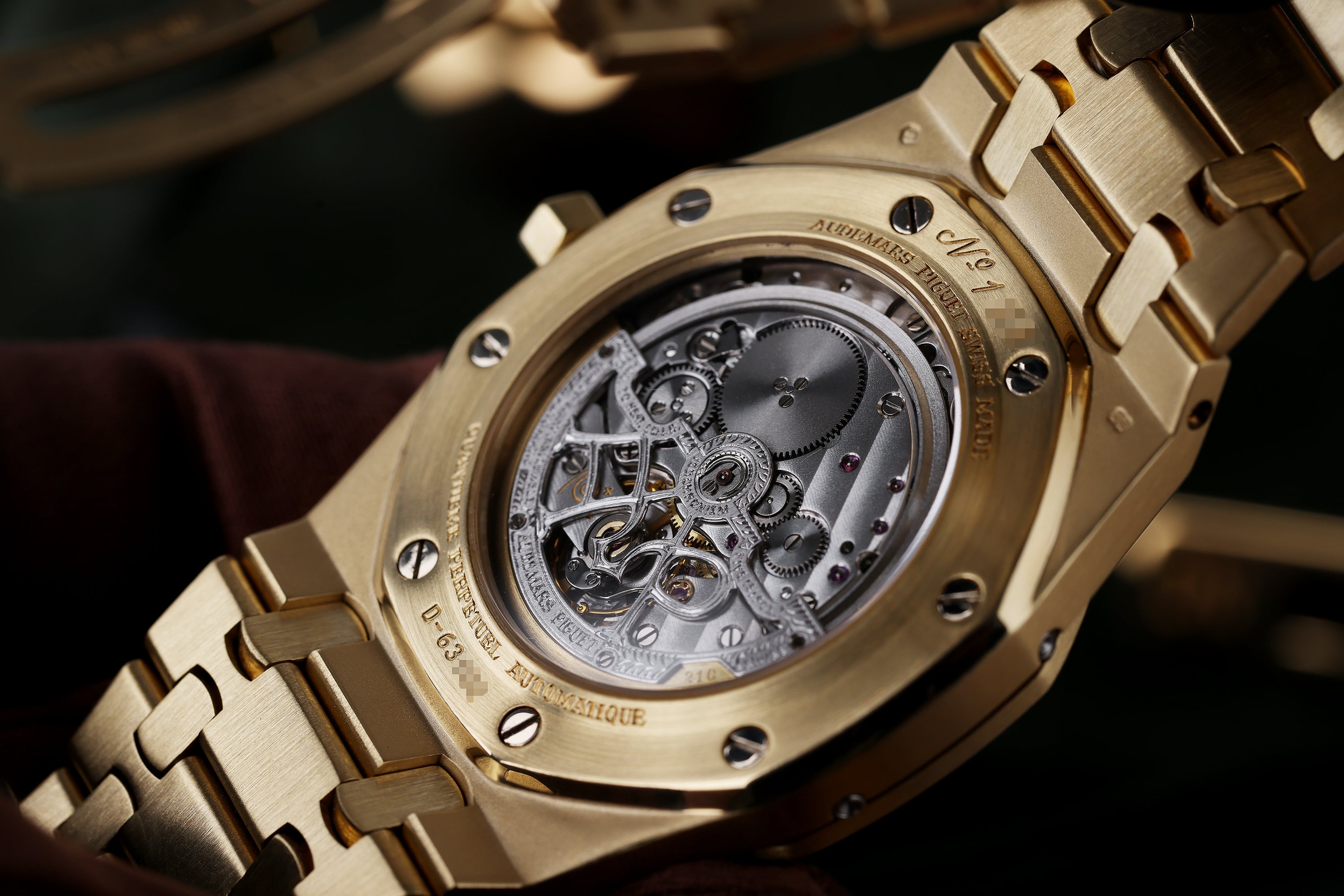 Rare Audemars Piguet Royal Oak Quantième Perpétuel | REF. 25686BA/O/0944BA/01 | 18k Yellow Gold | 39mm | Box & Papers