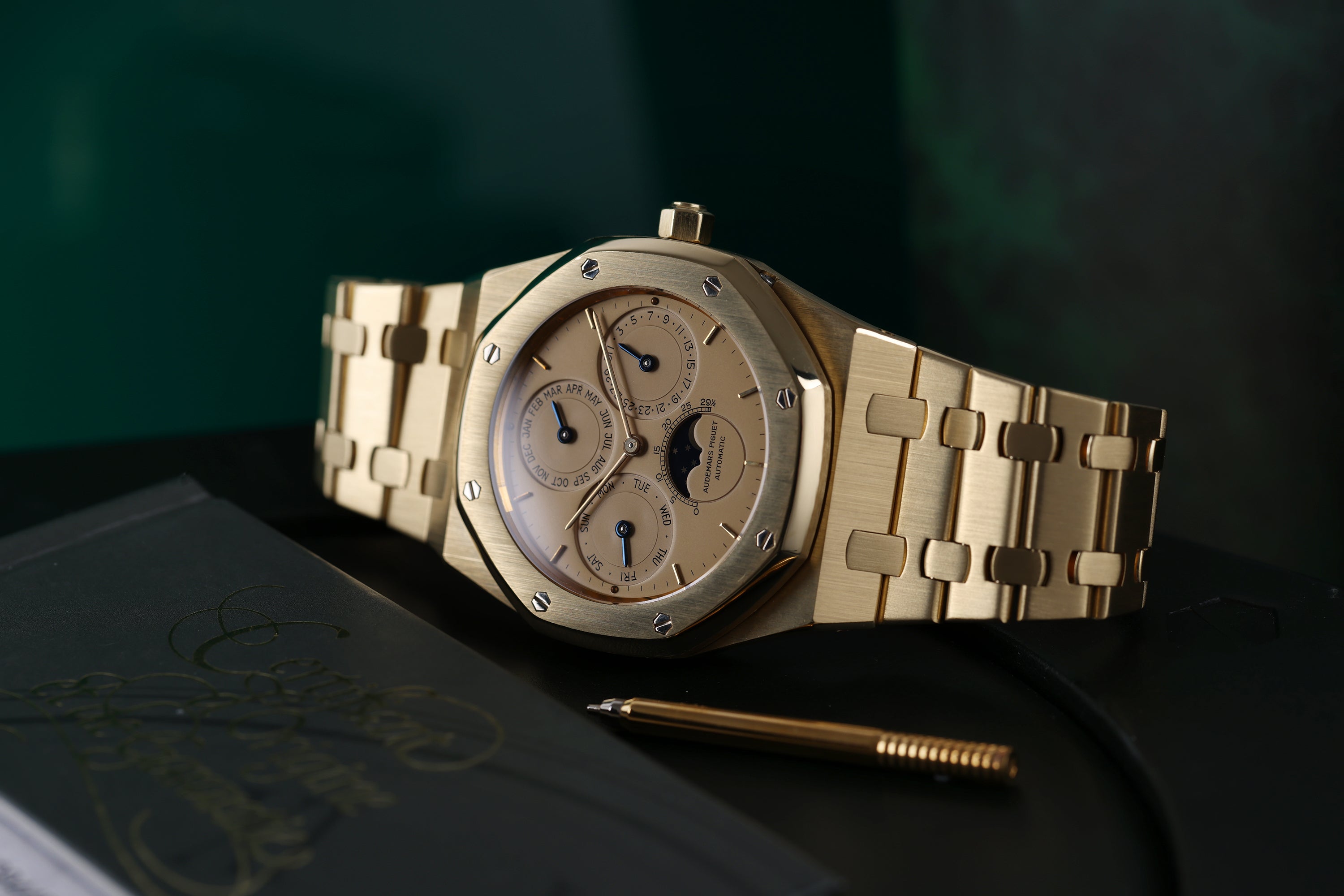 Rare Audemars Piguet Royal Oak Quantième Perpétuel | REF. 25686BA/O/0944BA/01 | 18k Yellow Gold | 39mm | Box & Papers