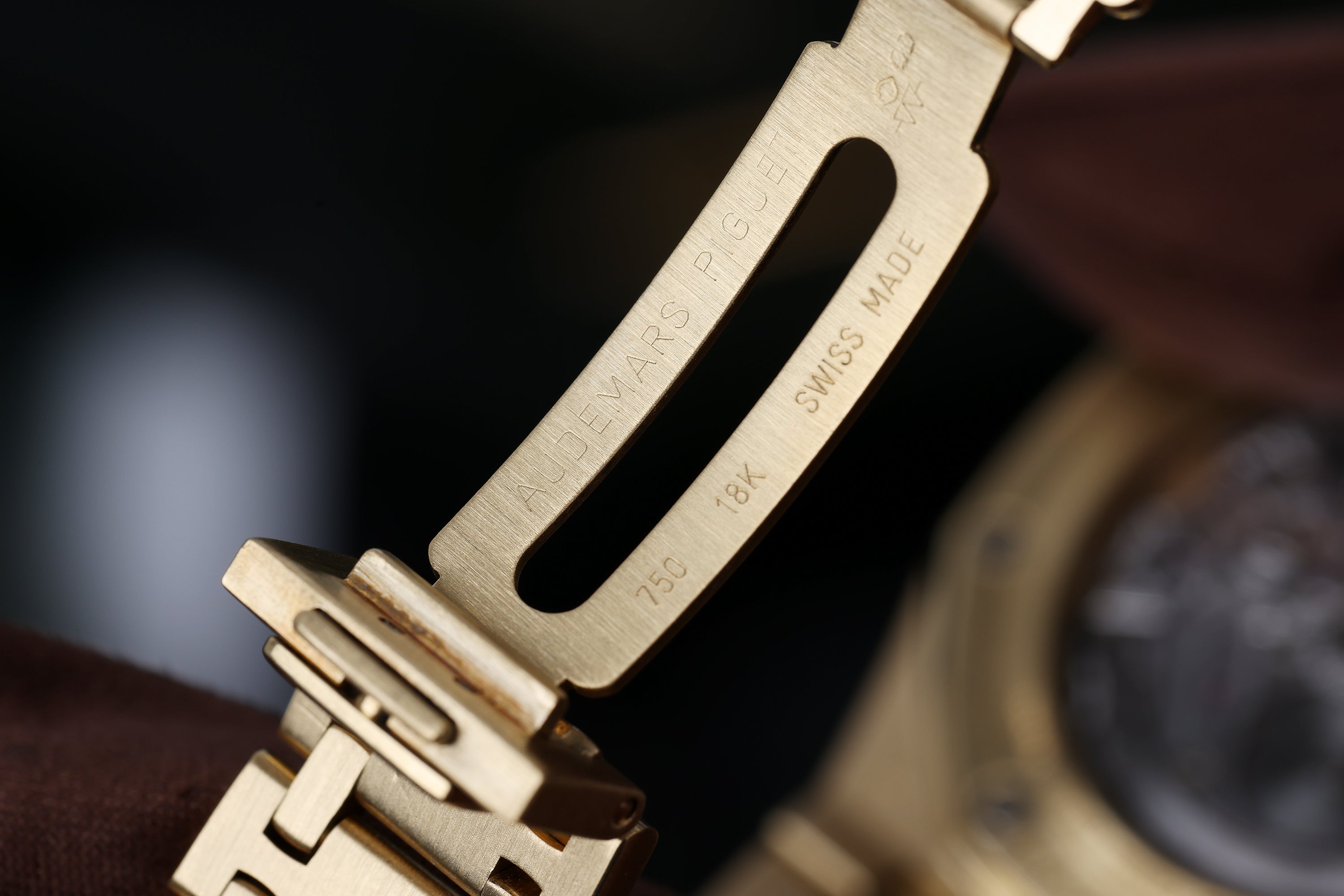 Rare Audemars Piguet Royal Oak Quantième Perpétuel | REF. 25686BA/O/0944BA/01 | 18k Yellow Gold | 39mm | Box & Papers