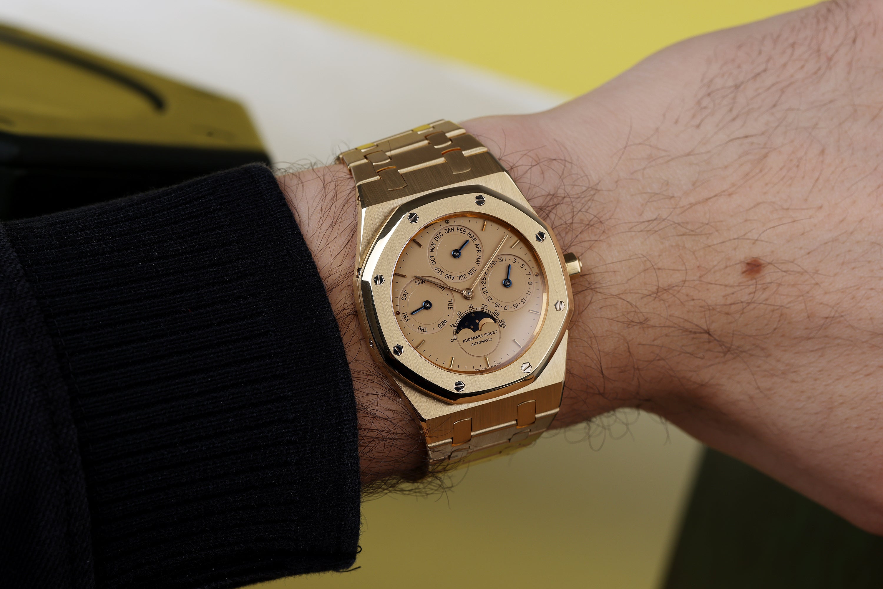 Rare Audemars Piguet Royal Oak Quantième Perpétuel | REF. 25686BA/O/0944BA/01 | 18k Yellow Gold | 39mm | Box & Papers