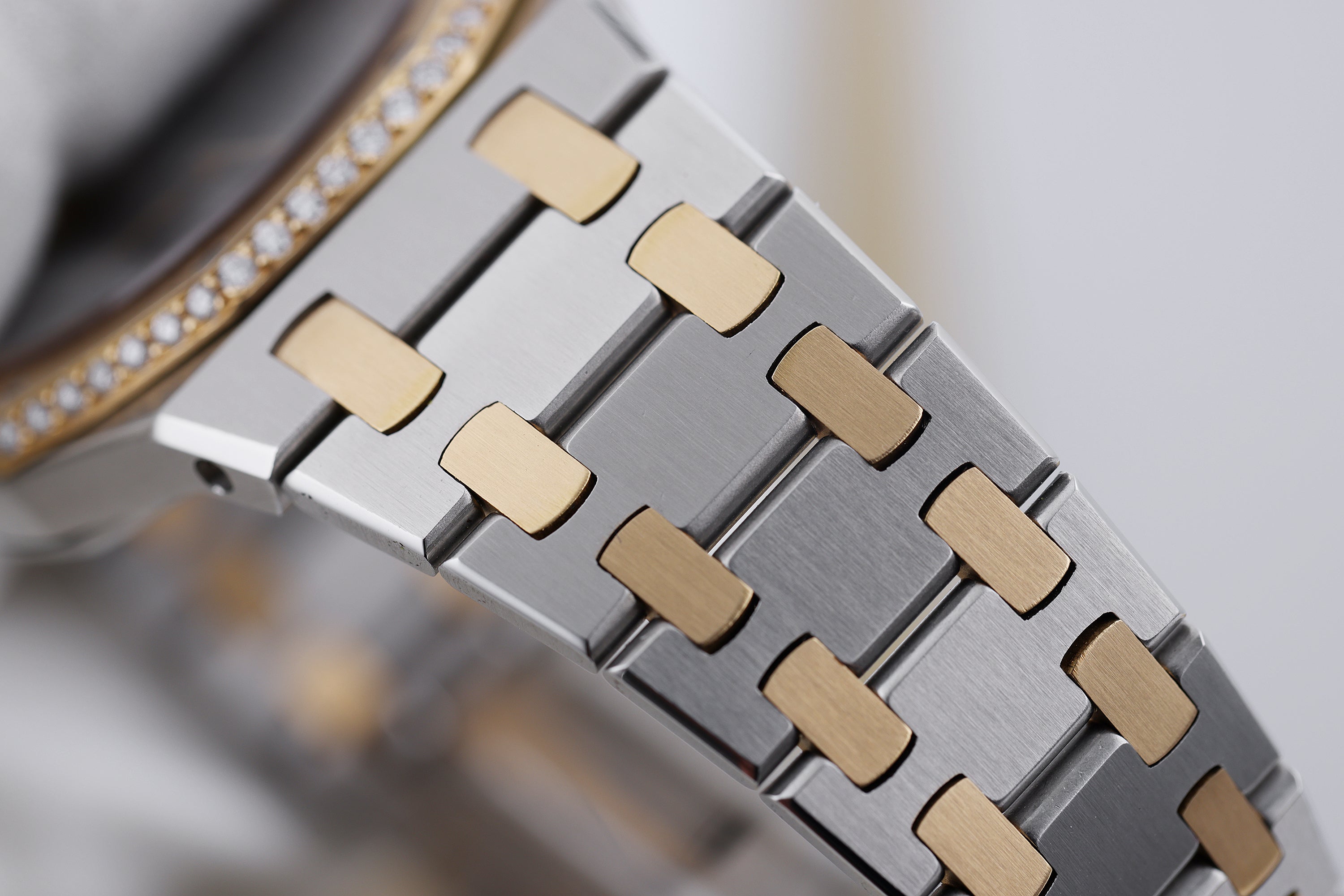 Audemars Piguet Royal Oak | Diamond Outer Bezel | Grey Dial | Stainless Steel & 18k Yellow Gold | 30mm | 1980s