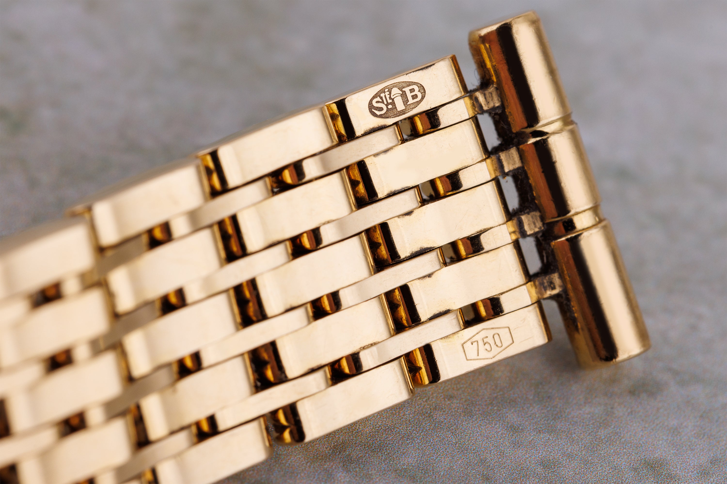 Boucheron 1990's Ladies Wristwatch | White Diamond Dial | 18k Yellow Gold | 18mm | Interchangeable Bracelet | 2000's