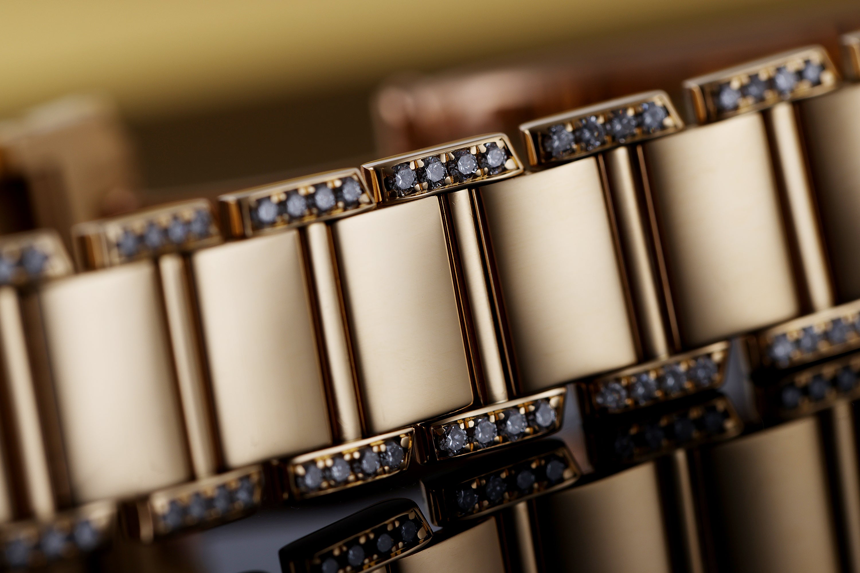 Cartier Tank Francaise | REF. 2385 | Diamond Bezel & Bracelet | 18k Yellow Gold | Box | 2000's