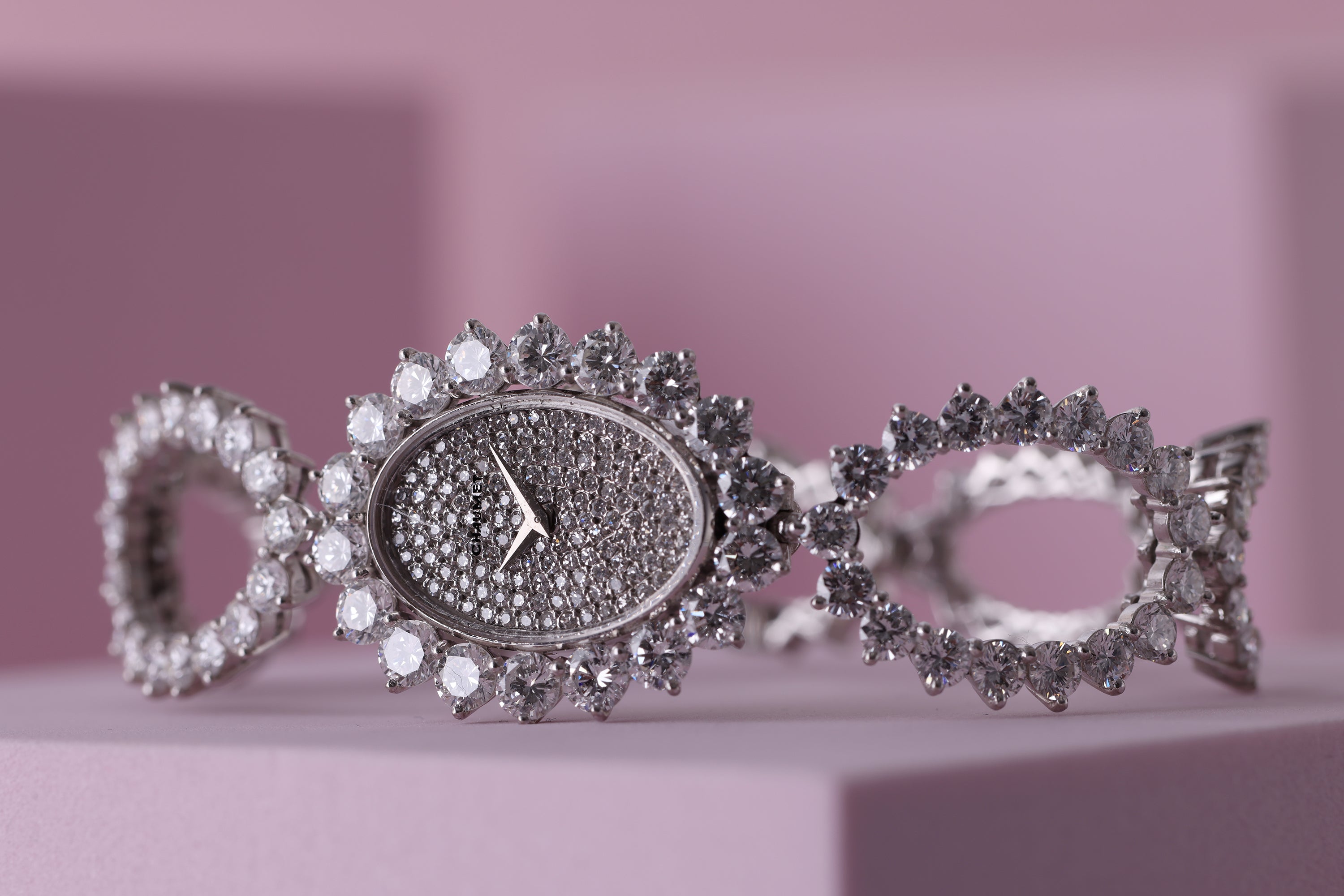 Vacheron Constantin Retailed by Chaumet Ladies Wristwatch | Pavé Diamonds | 18k White Gold | 1990's