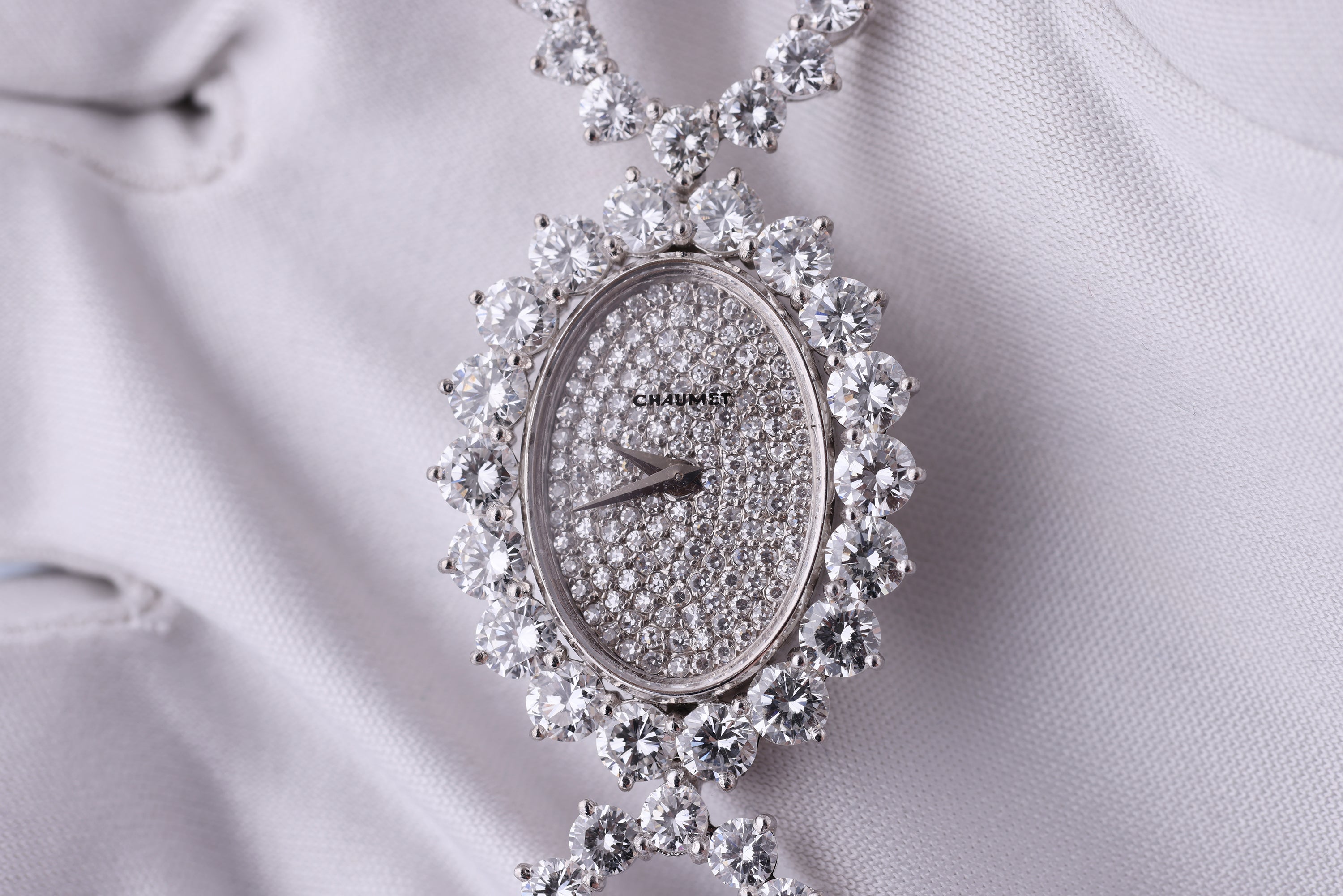 Vacheron Constantin Retailed by Chaumet Ladies Wristwatch | Pavé Diamonds | 18k White Gold | 1990's