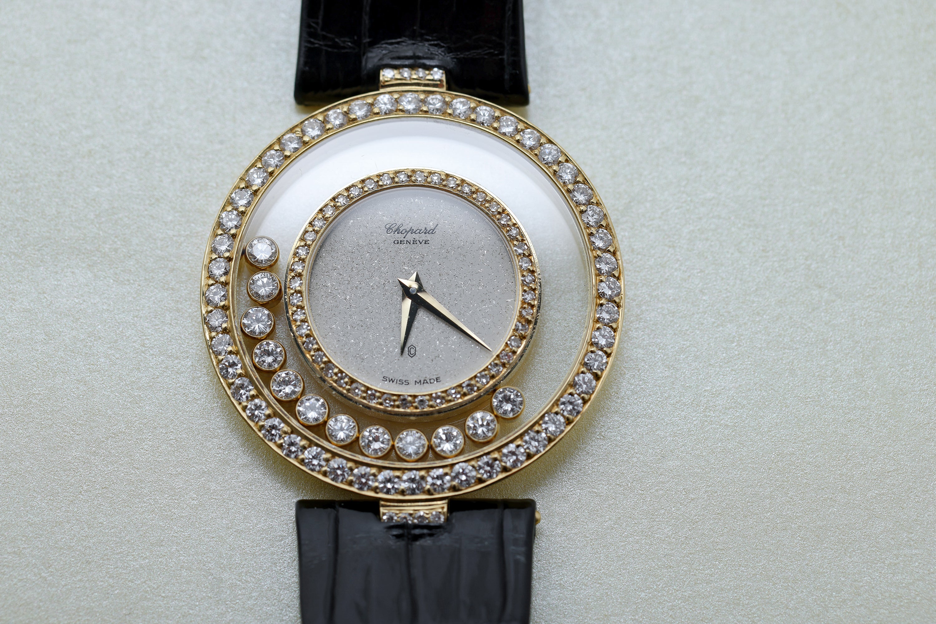 Chopard Happy Diamonds | REF. 2647 | 12 Floating Diamonds | Diamond Bezel | 18k Yellow Gold | 32mm