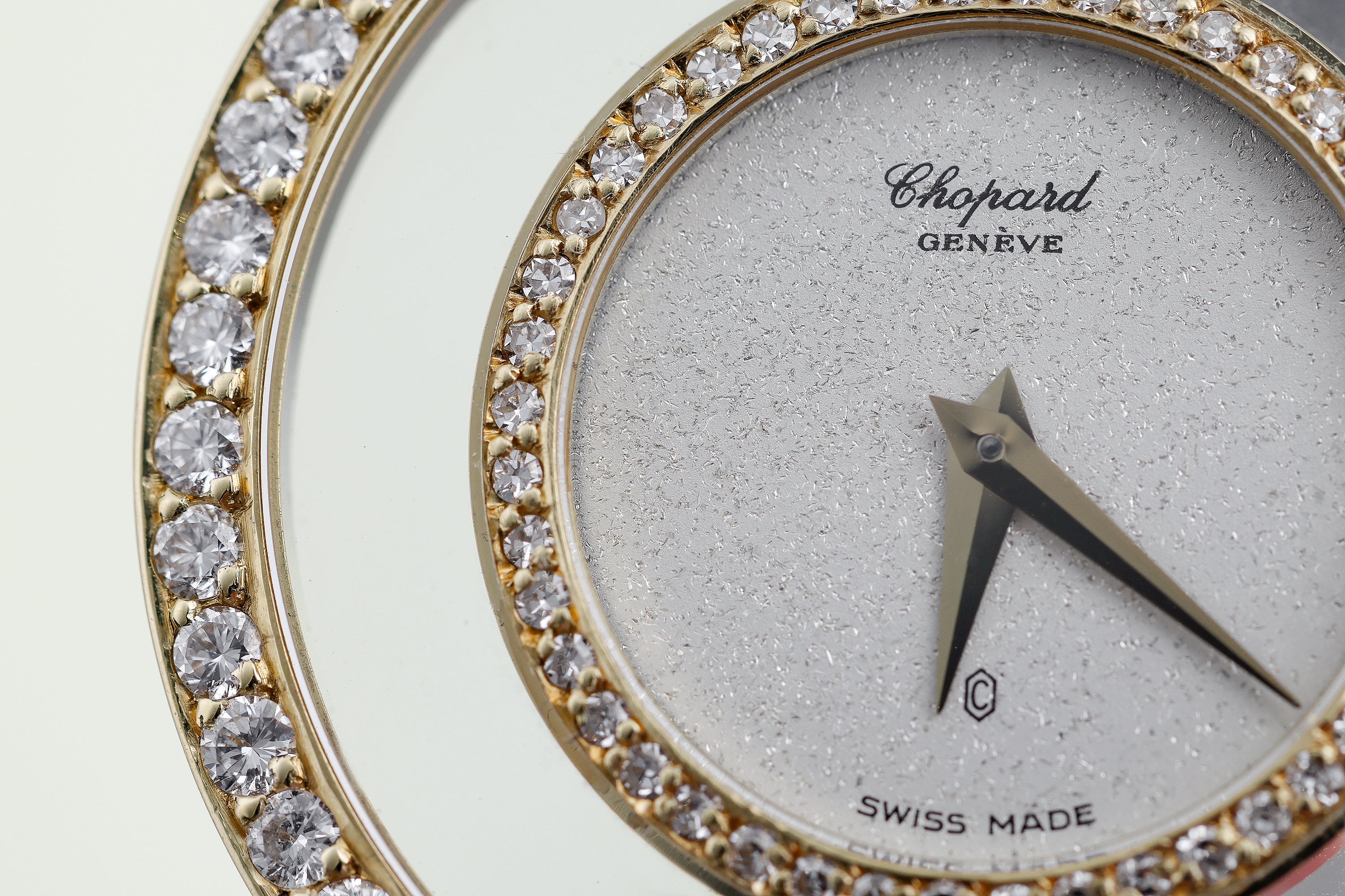 Chopard Happy Diamonds | REF. 2647 | 12 Floating Diamonds | Diamond Bezel | 18k Yellow Gold | 32mm